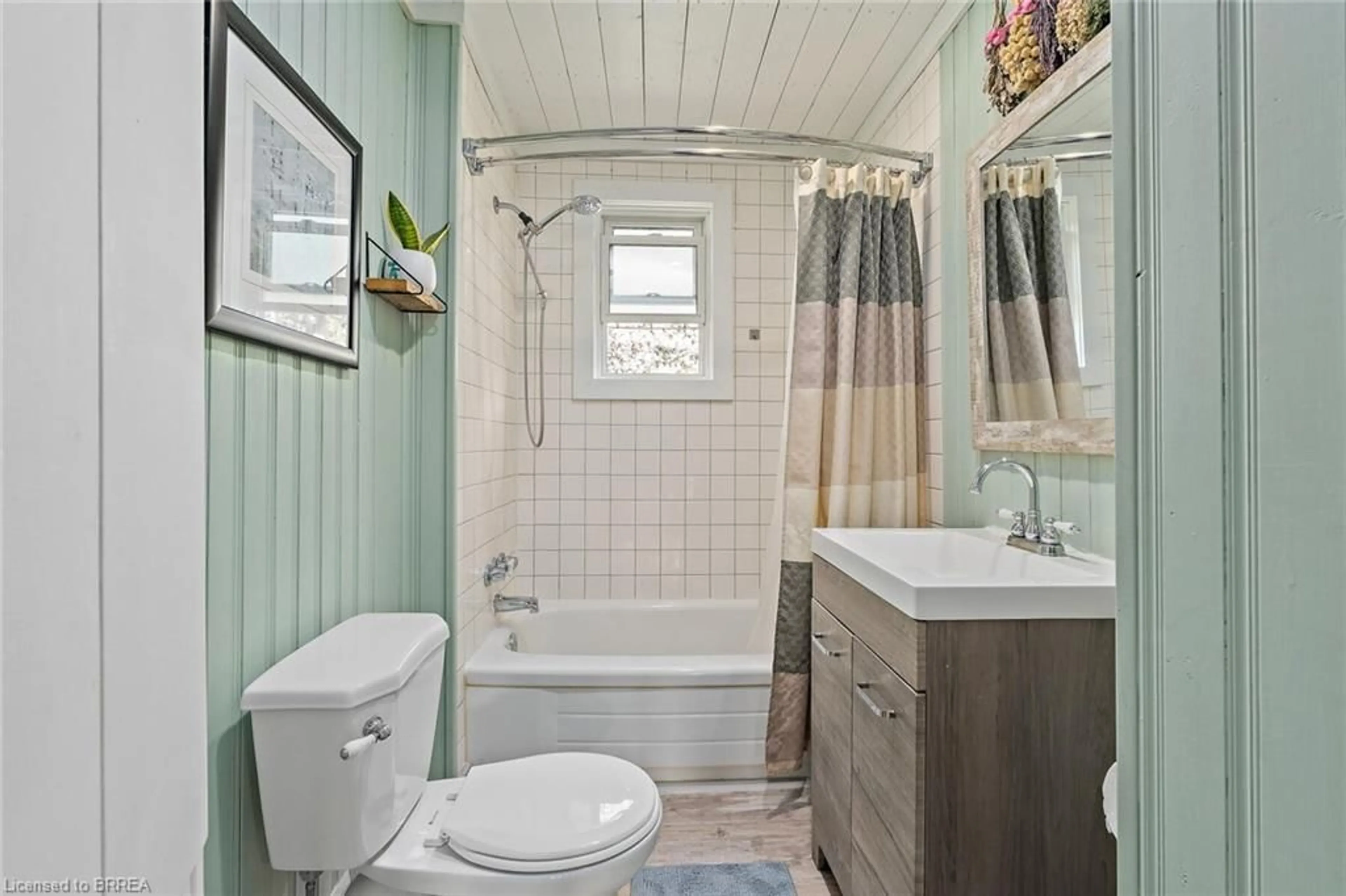 Standard bathroom, ceramic/tile floor for 9201 24 Sideroad, Hillsburgh Ontario N0B 1Z0