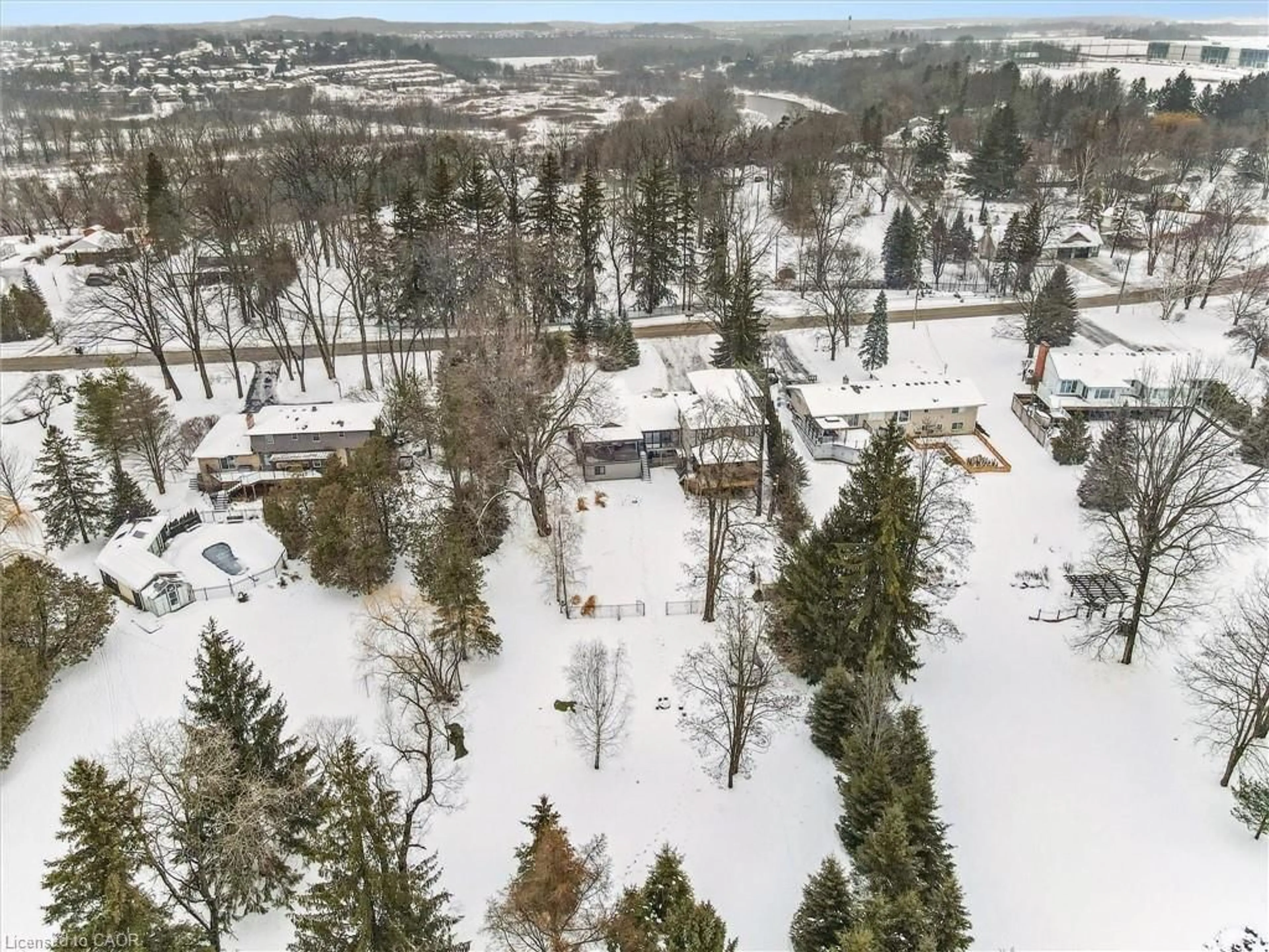 A pic from outside/outdoor area/front of a property/back of a property/a pic from drone, unknown for 195 Riverbank Dr, Cambridge Ontario N3H 4R6