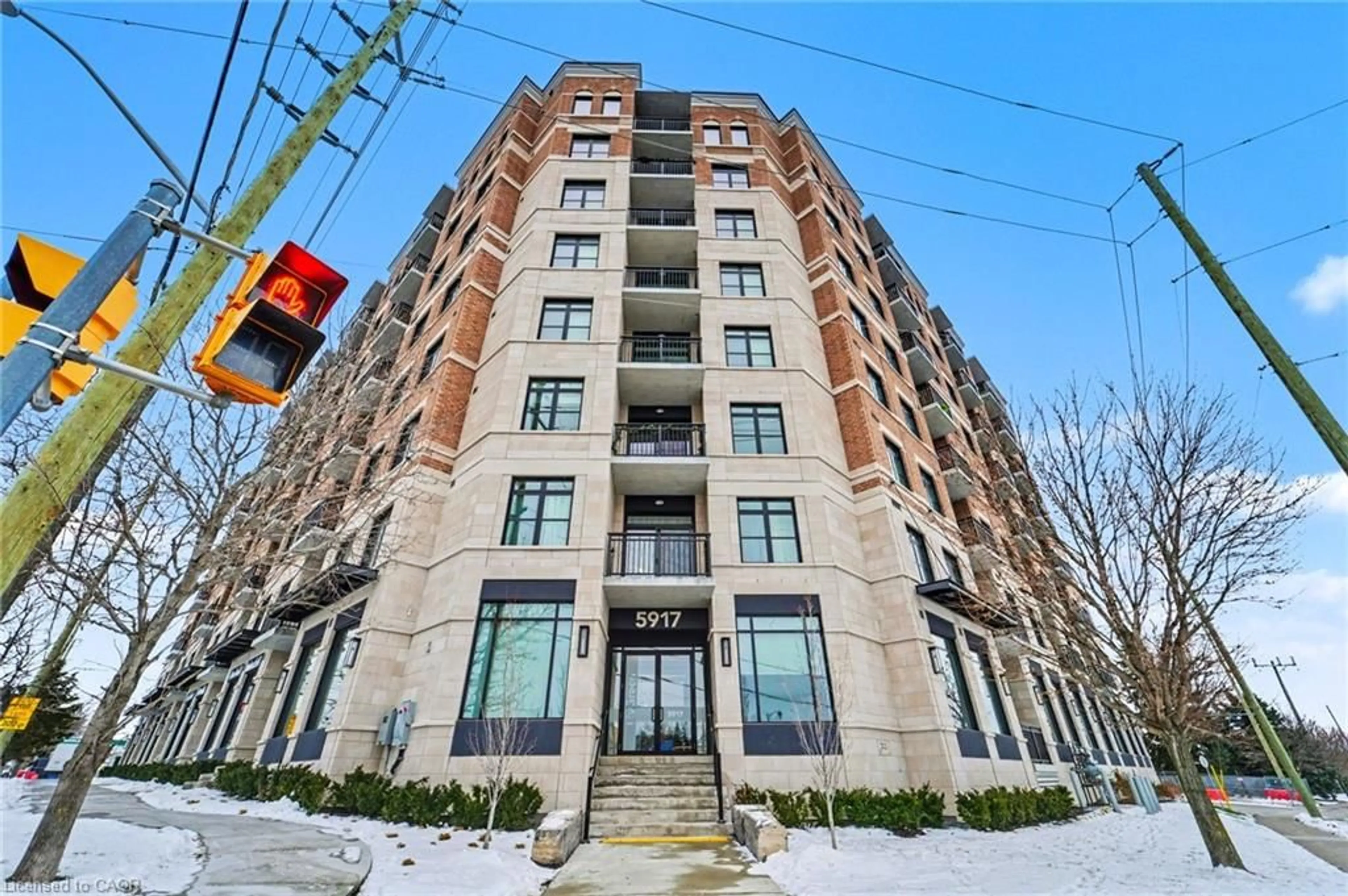 Indoor foyer for 5917 Main St #609, Stouffville Ontario L4A 2Z9