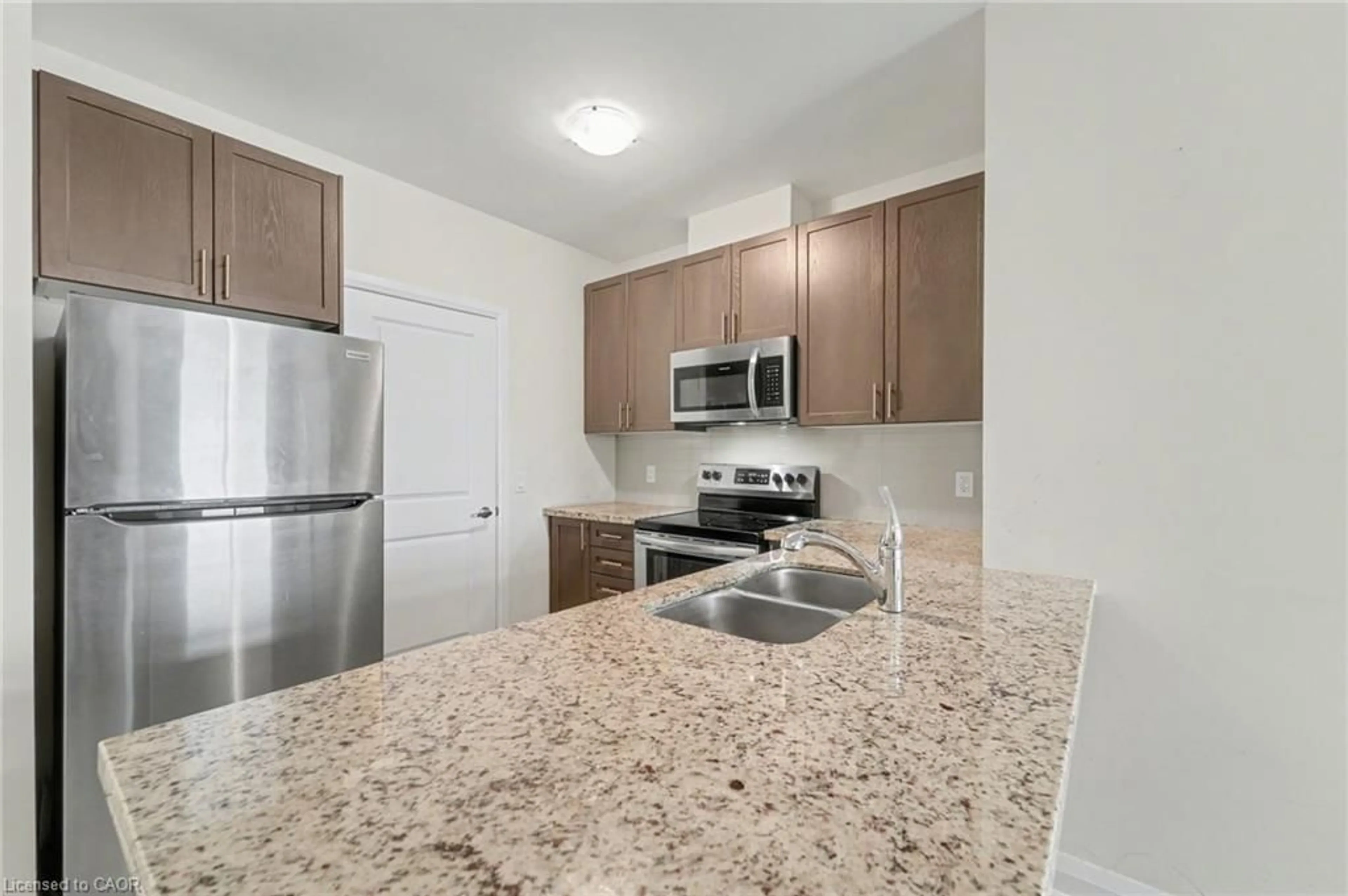 Standard kitchen, unknown for 5917 Main St #609, Stouffville Ontario L4A 2Z9