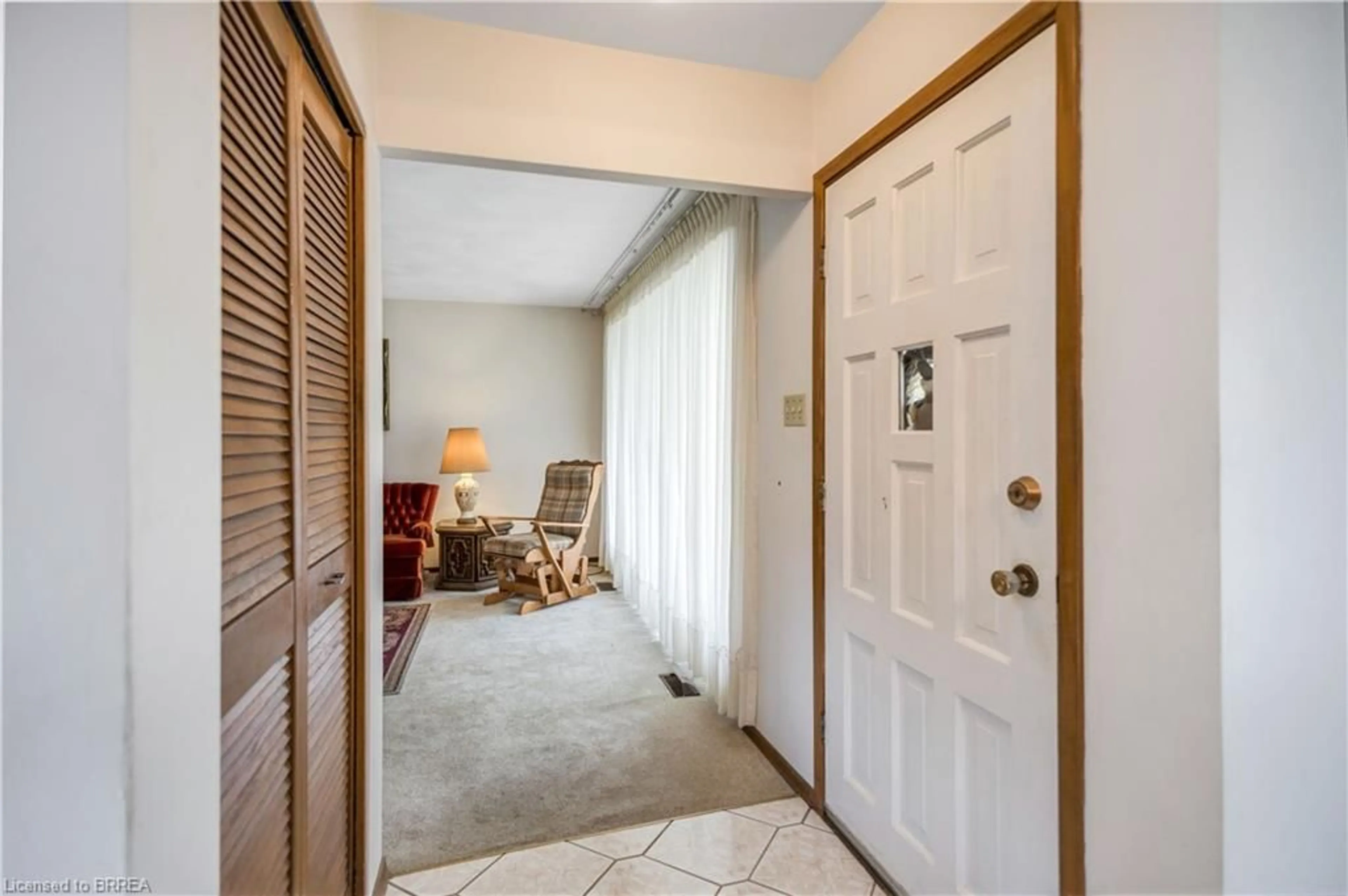 Indoor foyer for 14 Burdock Blvd, Brantford Ontario N3R 6B6