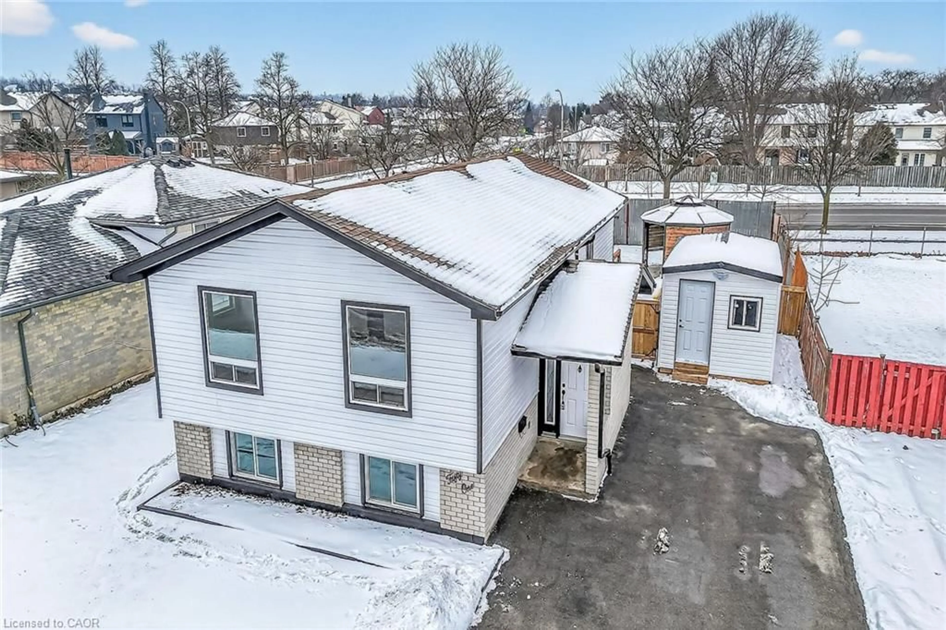 A pic from outside/outdoor area/front of a property/back of a property/a pic from drone, unknown for 51 Odessa St, Stoney Creek Ontario L8J 1A3