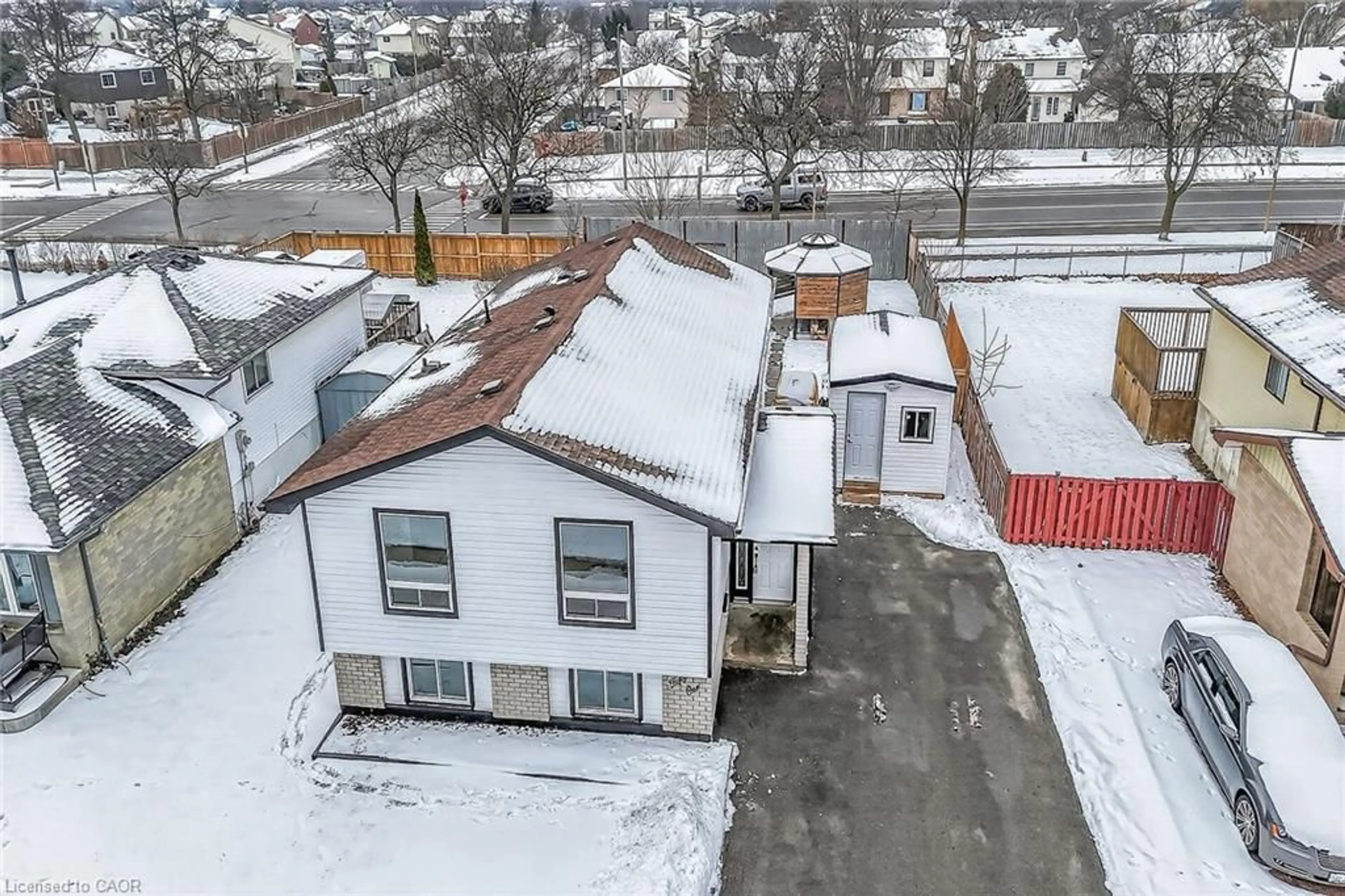 A pic from outside/outdoor area/front of a property/back of a property/a pic from drone, street for 51 Odessa St, Stoney Creek Ontario L8J 1A3
