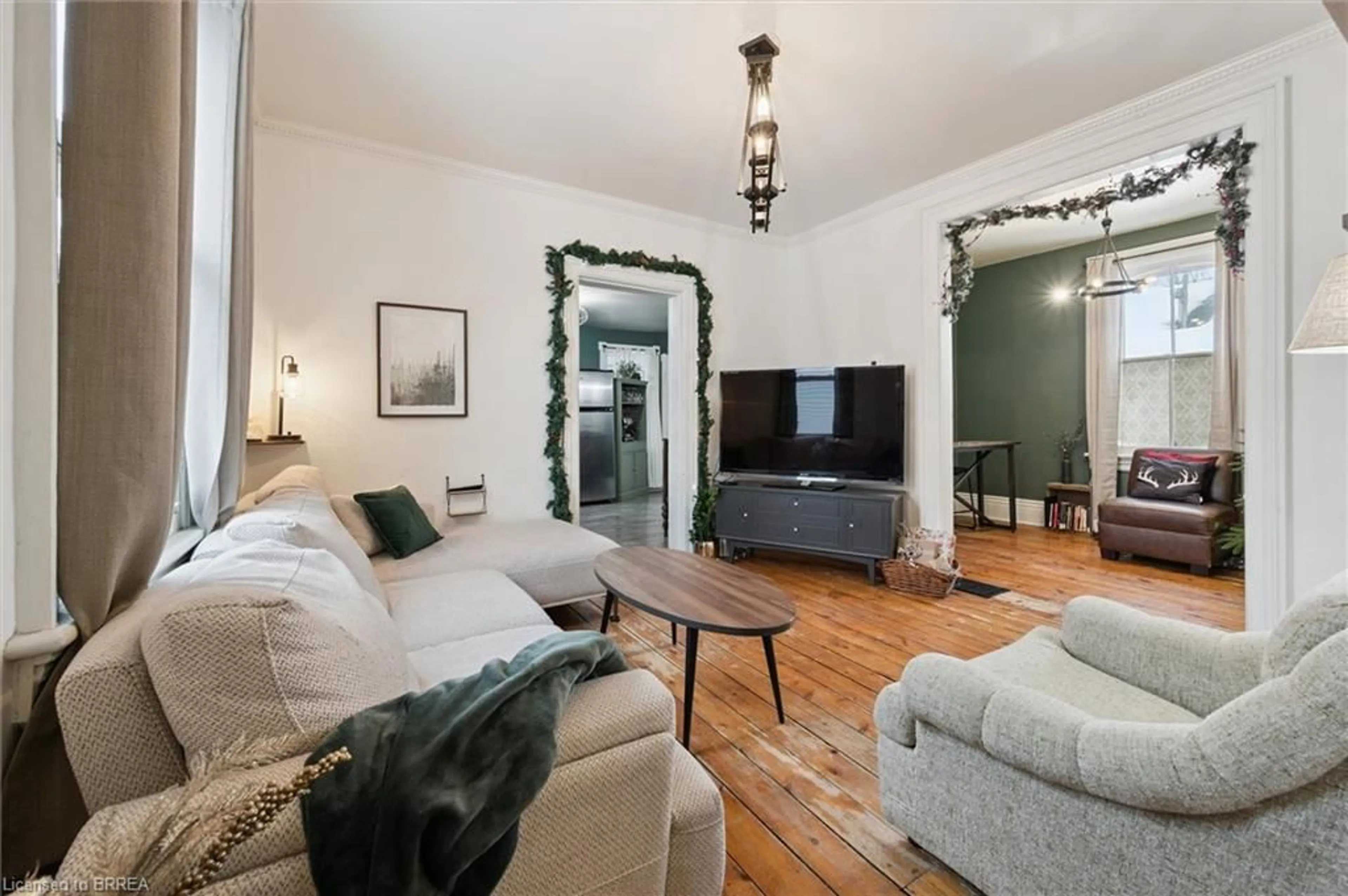 Living room with furniture, unknown for 17 Ball St, Paris Ontario N3L 1W8