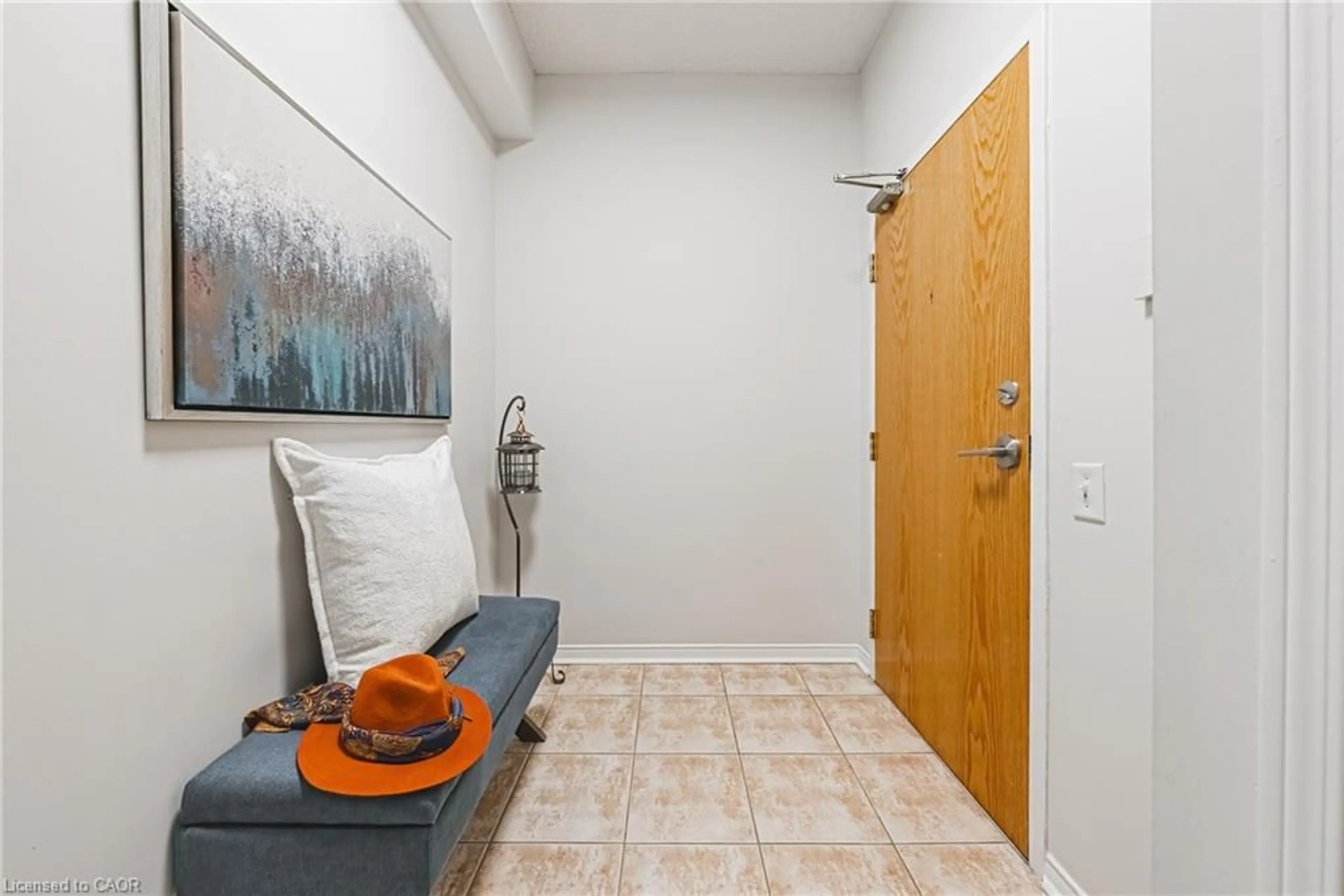 Indoor entryway for 2075 Amherst Heights Dr #103, Burlington Ontario L7P 5B8