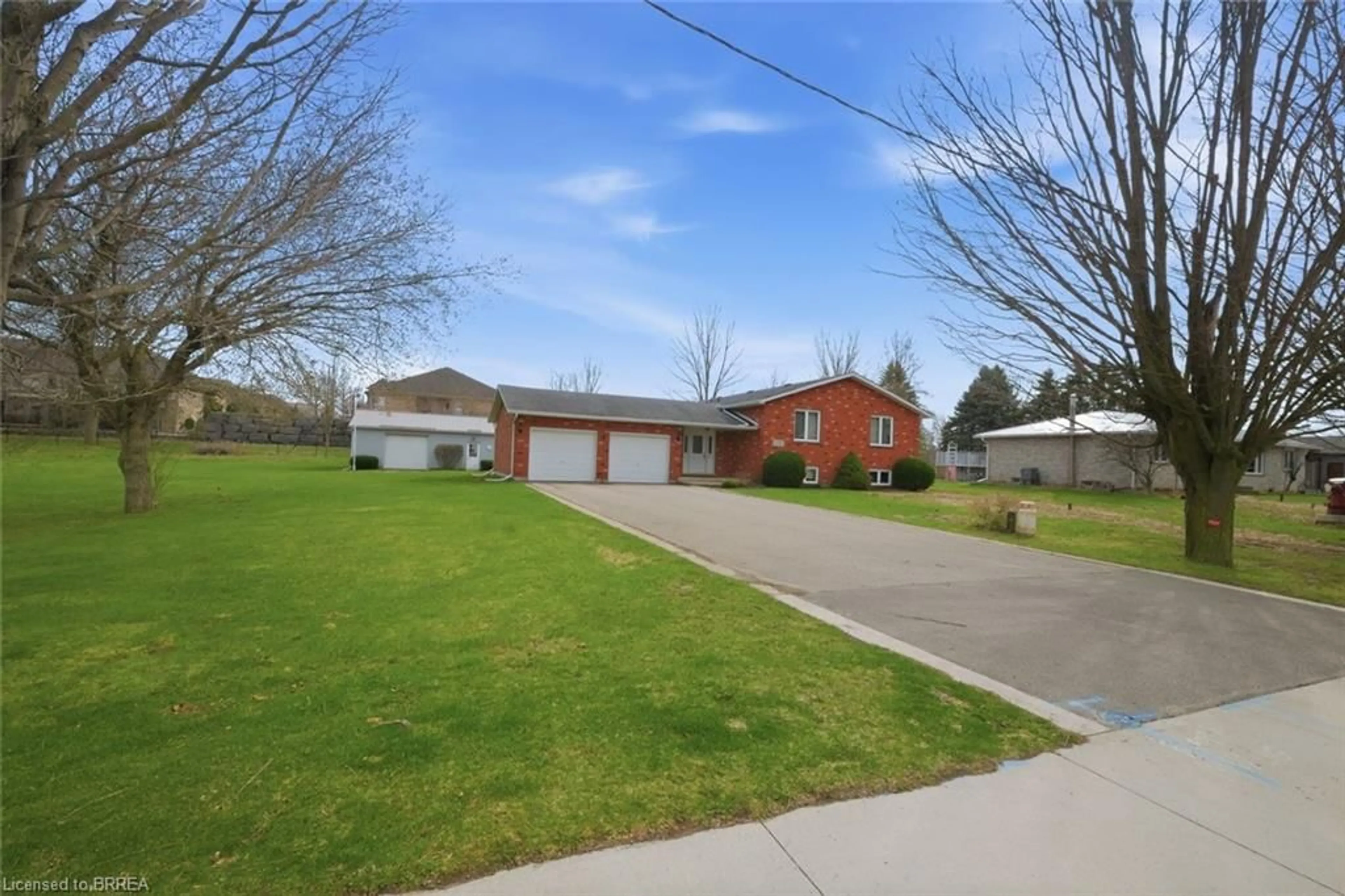 A pic from outside/outdoor area/front of a property/back of a property/a pic from drone, street for 73 Cedar St, Paris Ontario N3L 0A1