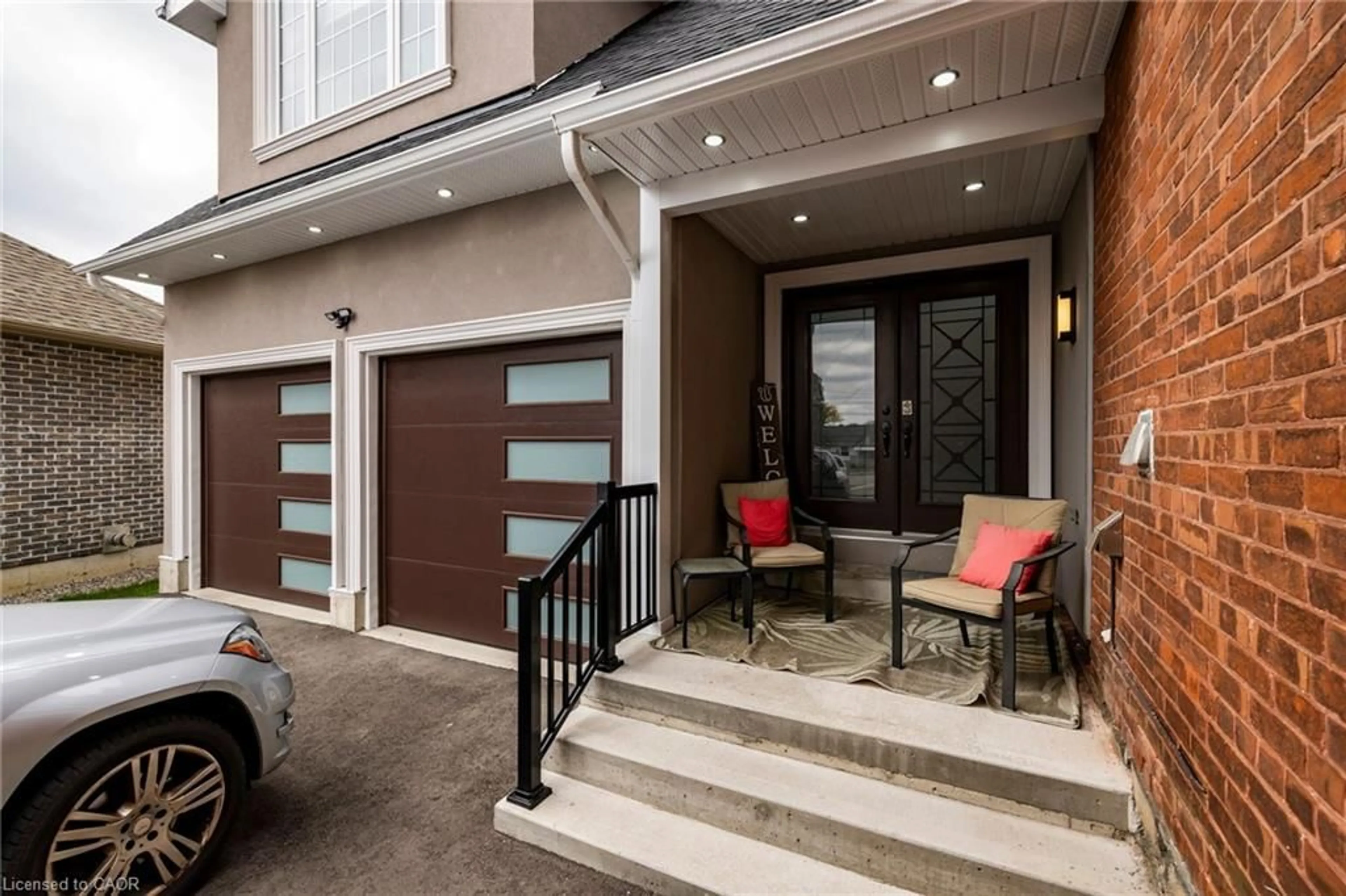 Indoor entryway for 169 Mount Pleasant St, Brantford Ontario N3T 1T6