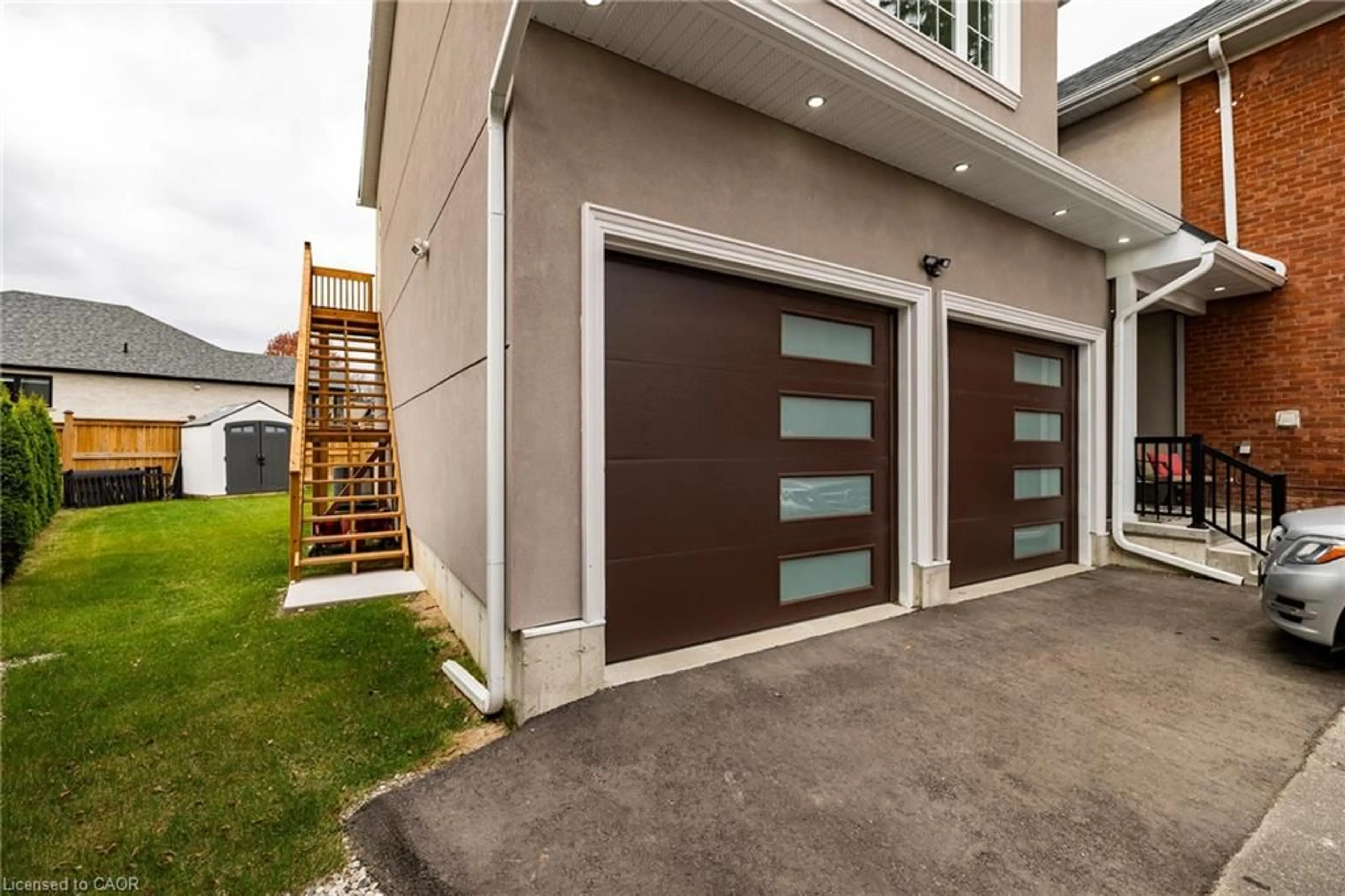 Indoor garage for 169 Mount Pleasant St, Brantford Ontario N3T 1T6