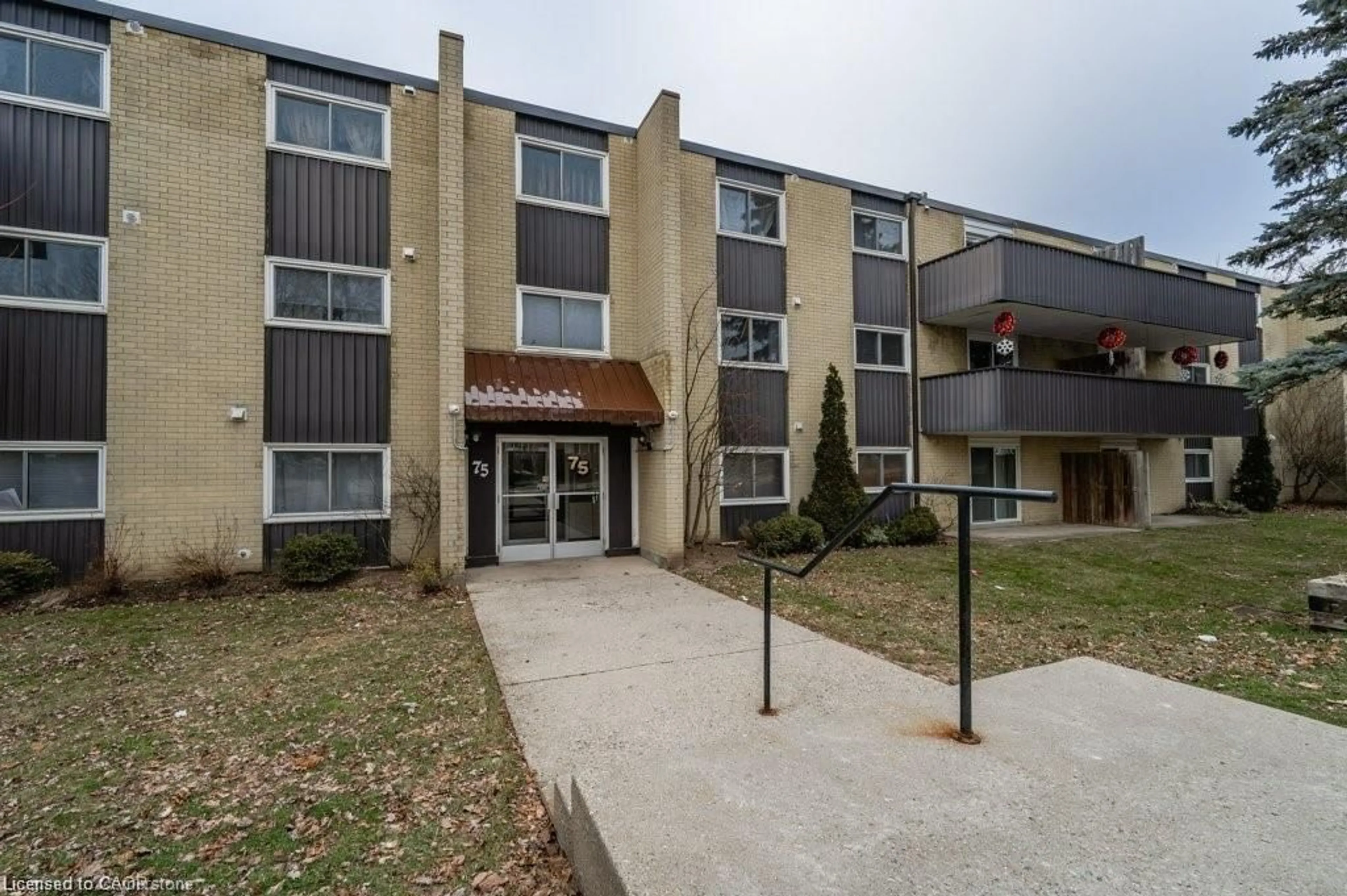 Patio, building for 75 Hazelglen Dr #308, Kitchener Ontario N2M 2E2