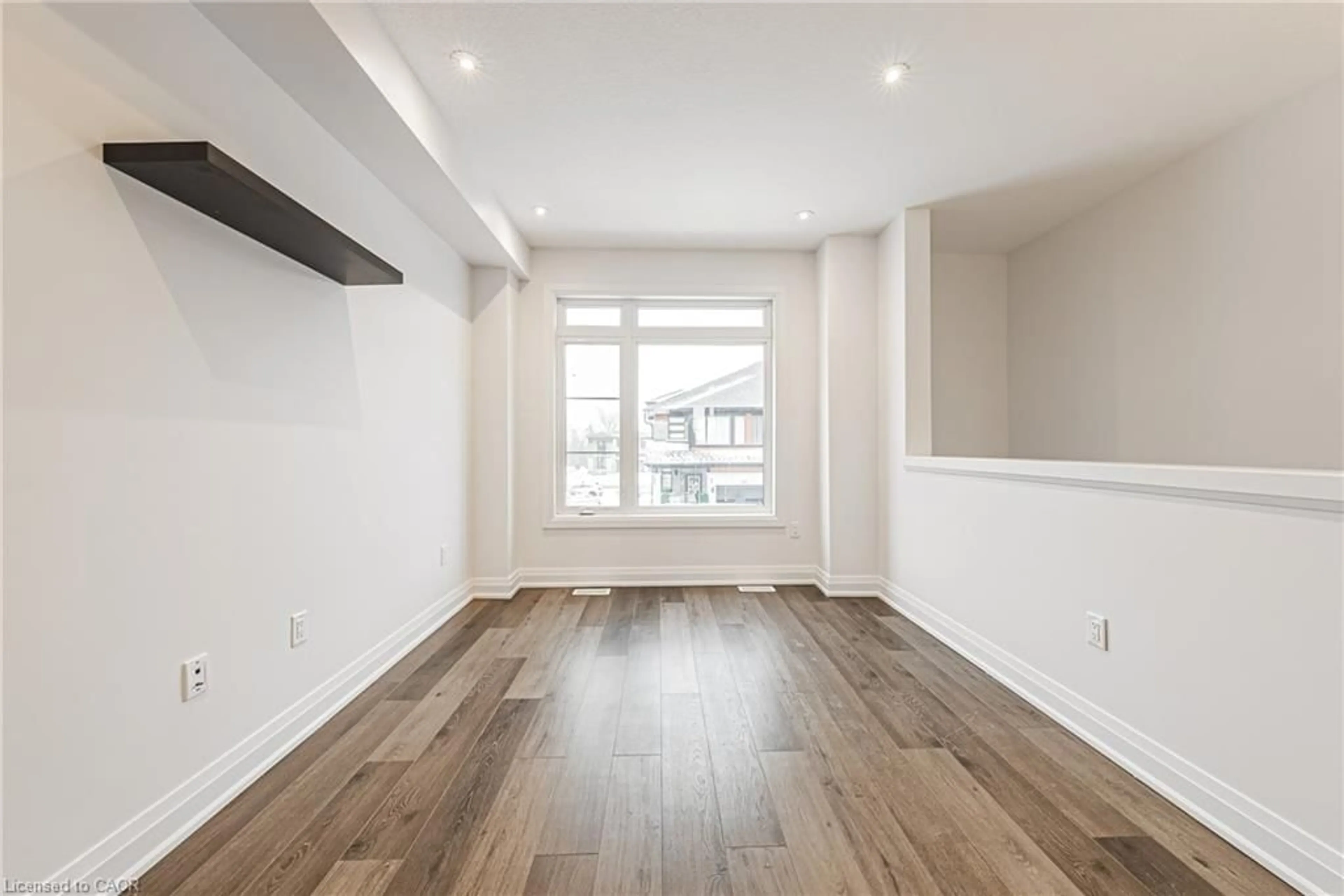 A pic of a room for 120 Court Dr #8, Paris Ontario N3L 0N2