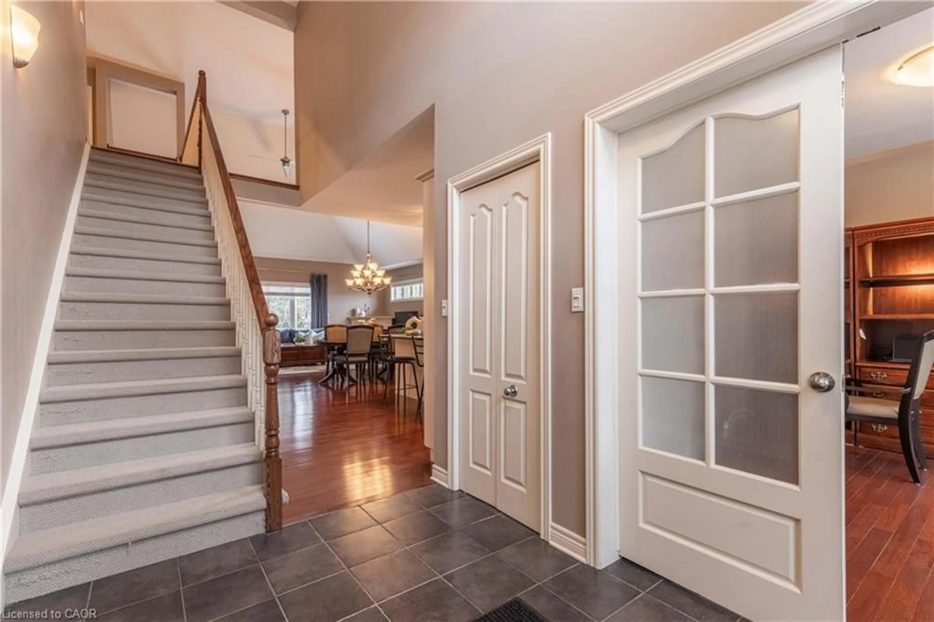 Indoor entryway for 8142 Costabile Dr #7, Niagara Falls Ontario L2H 3M3