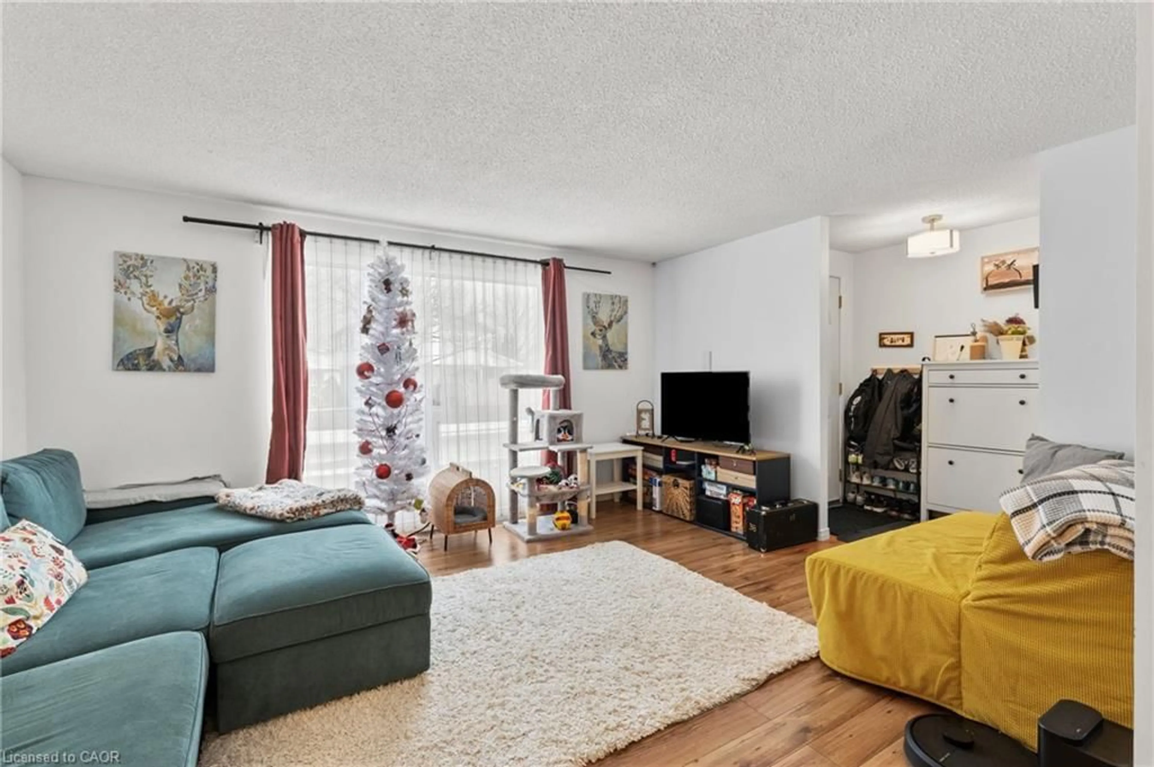 Living room with furniture, unknown for 40 Bula Dr, St. Catharines Ontario L2N 6R6