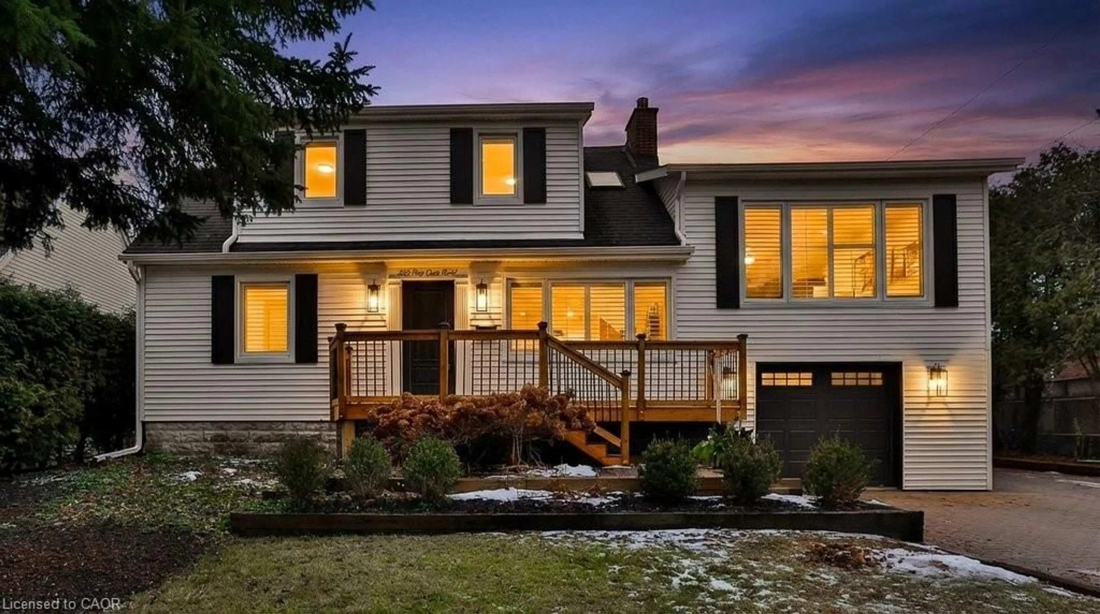 Home with vinyl exterior material, street for 282 Pine Cove Rd, Burlington Ontario L7N 1W2