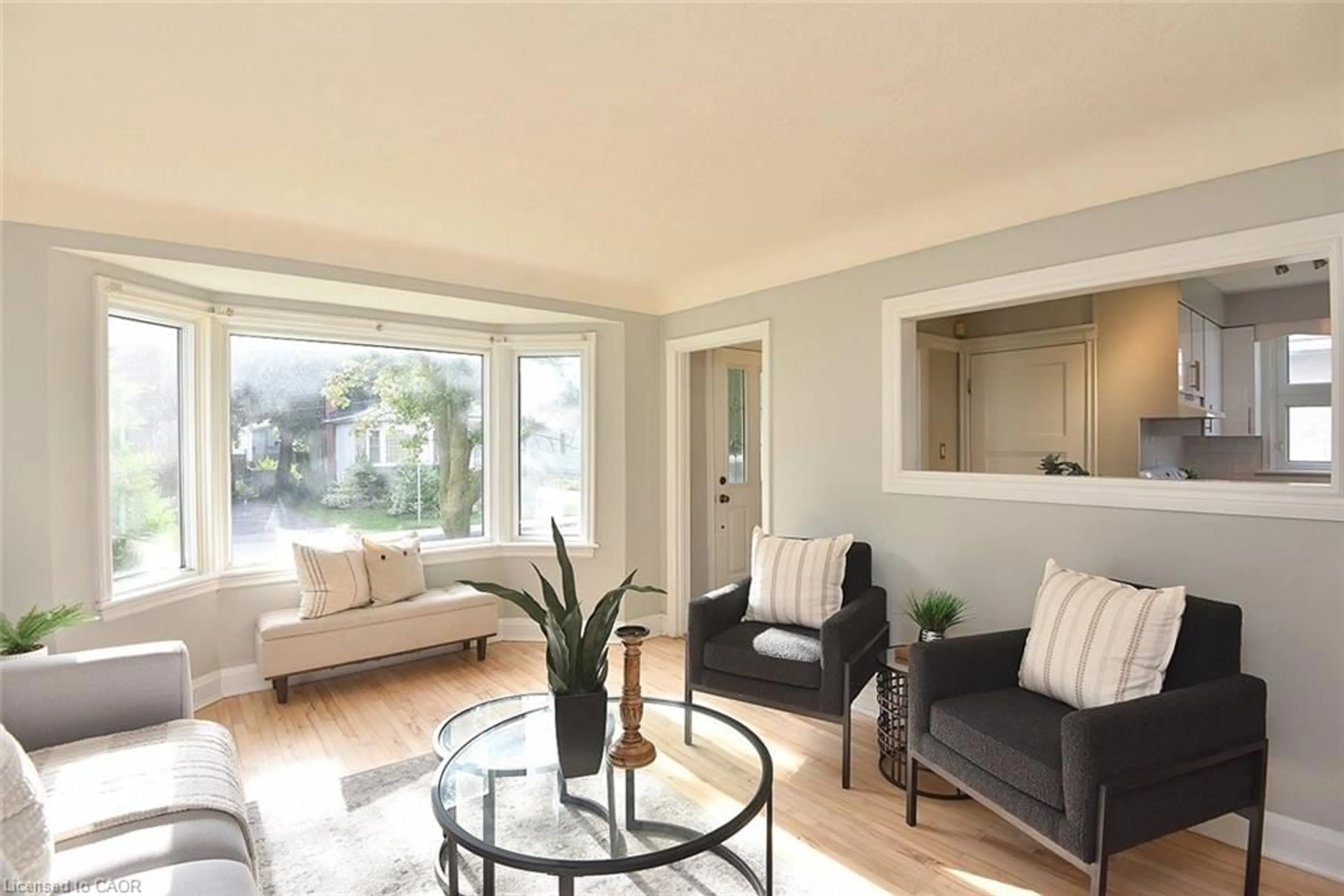 Living room with furniture, wood/laminate floor for 82 East 38th St, Hamilton Ontario L8V 4E5