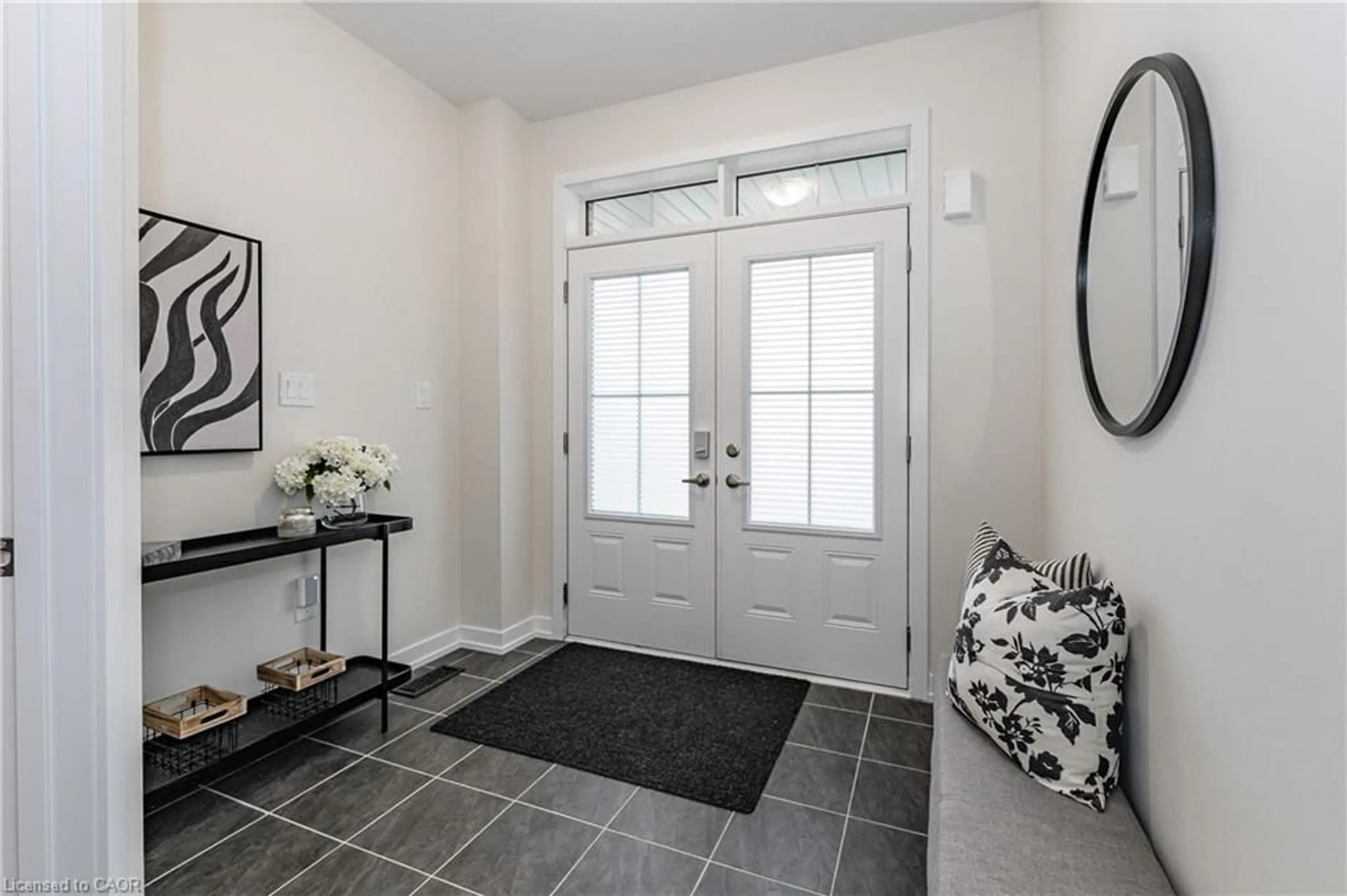Indoor entryway for 116 Whithorn Cres, Caledonia Ontario N3W 0G4