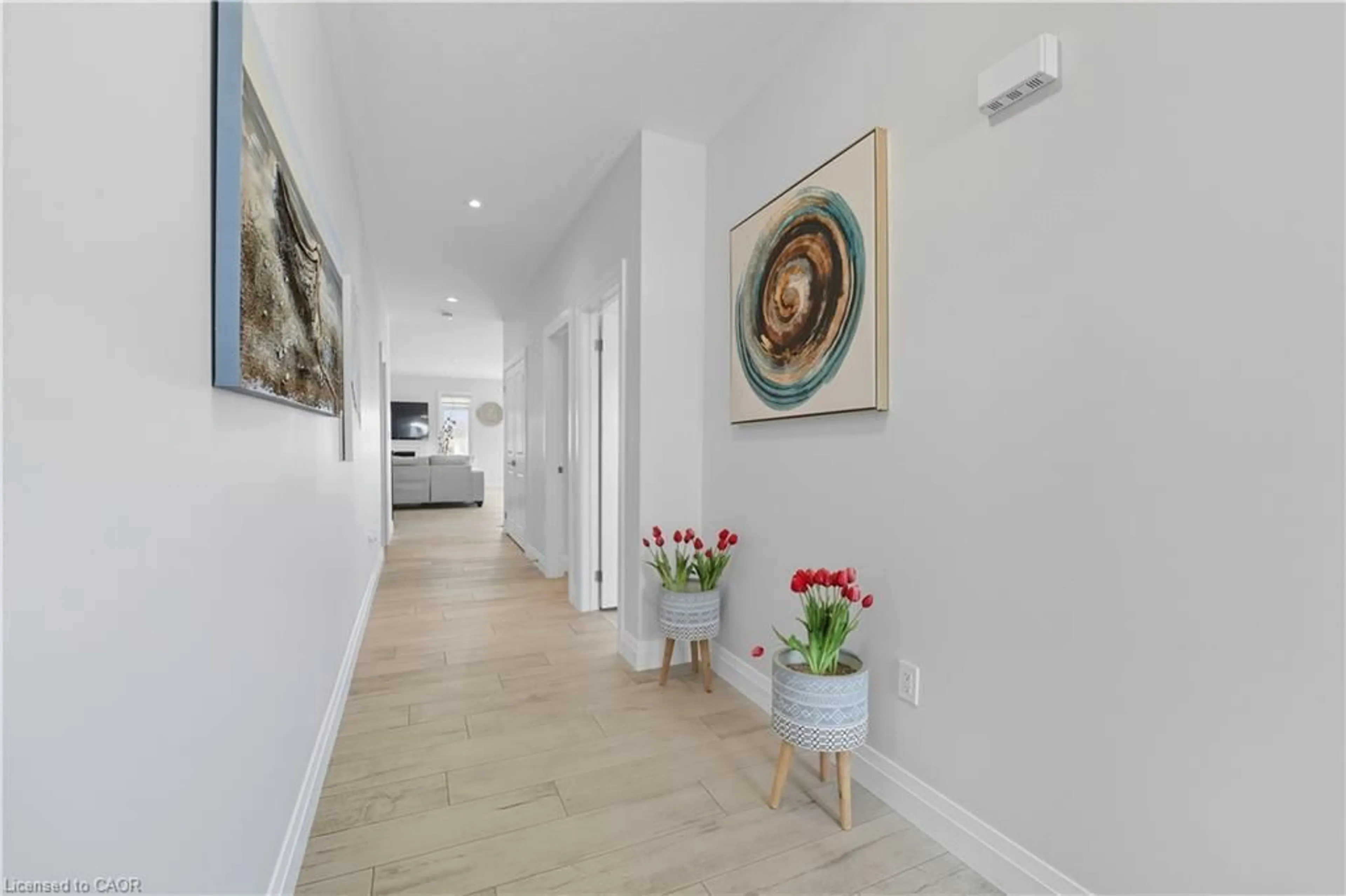 Indoor entryway for 106 Cutting Dr, Elora Ontario N0B 1S0