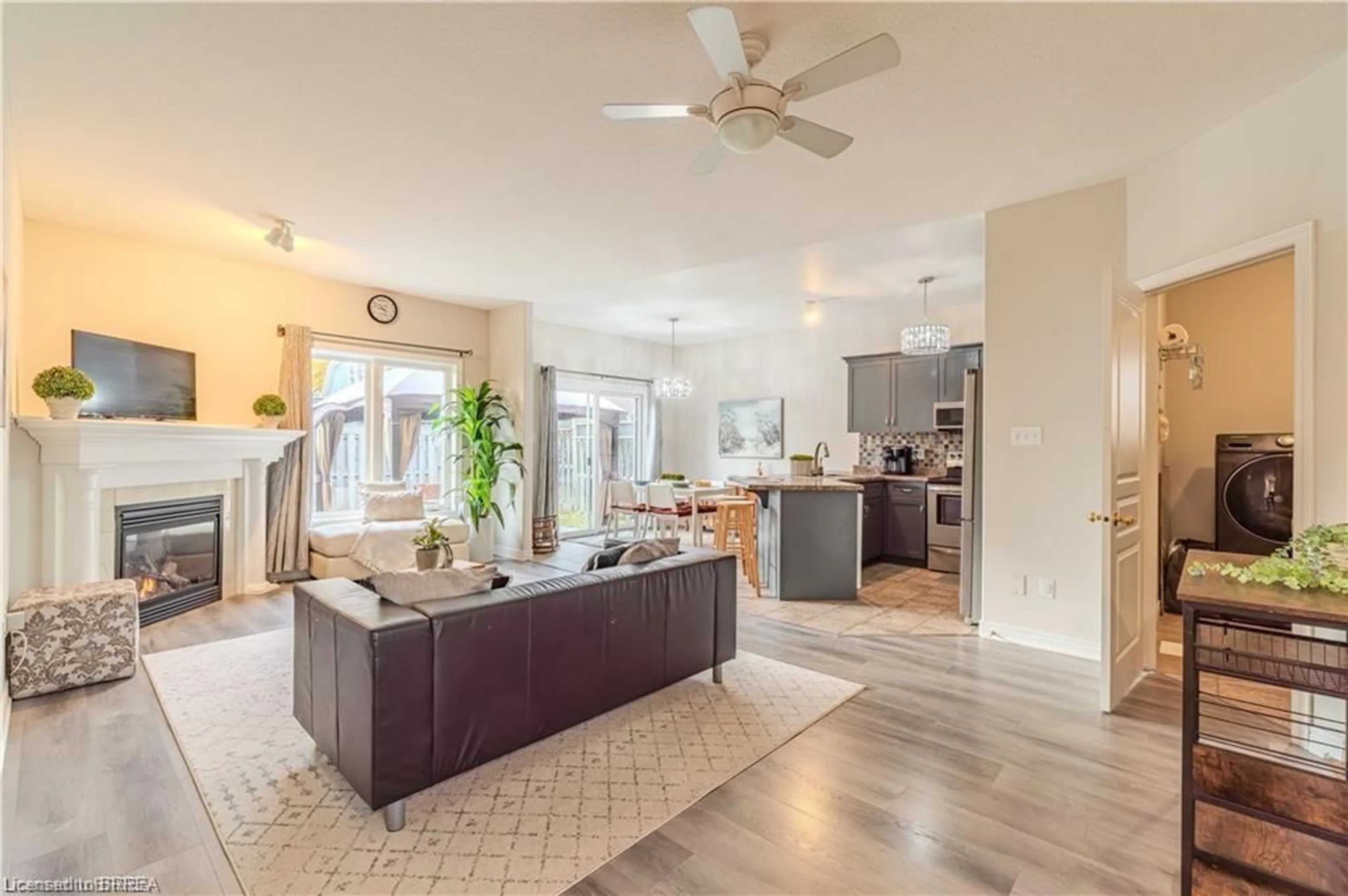 Open concept kitchen, unknown for 11 Irongate Dr, Paris Ontario N3L 4G4