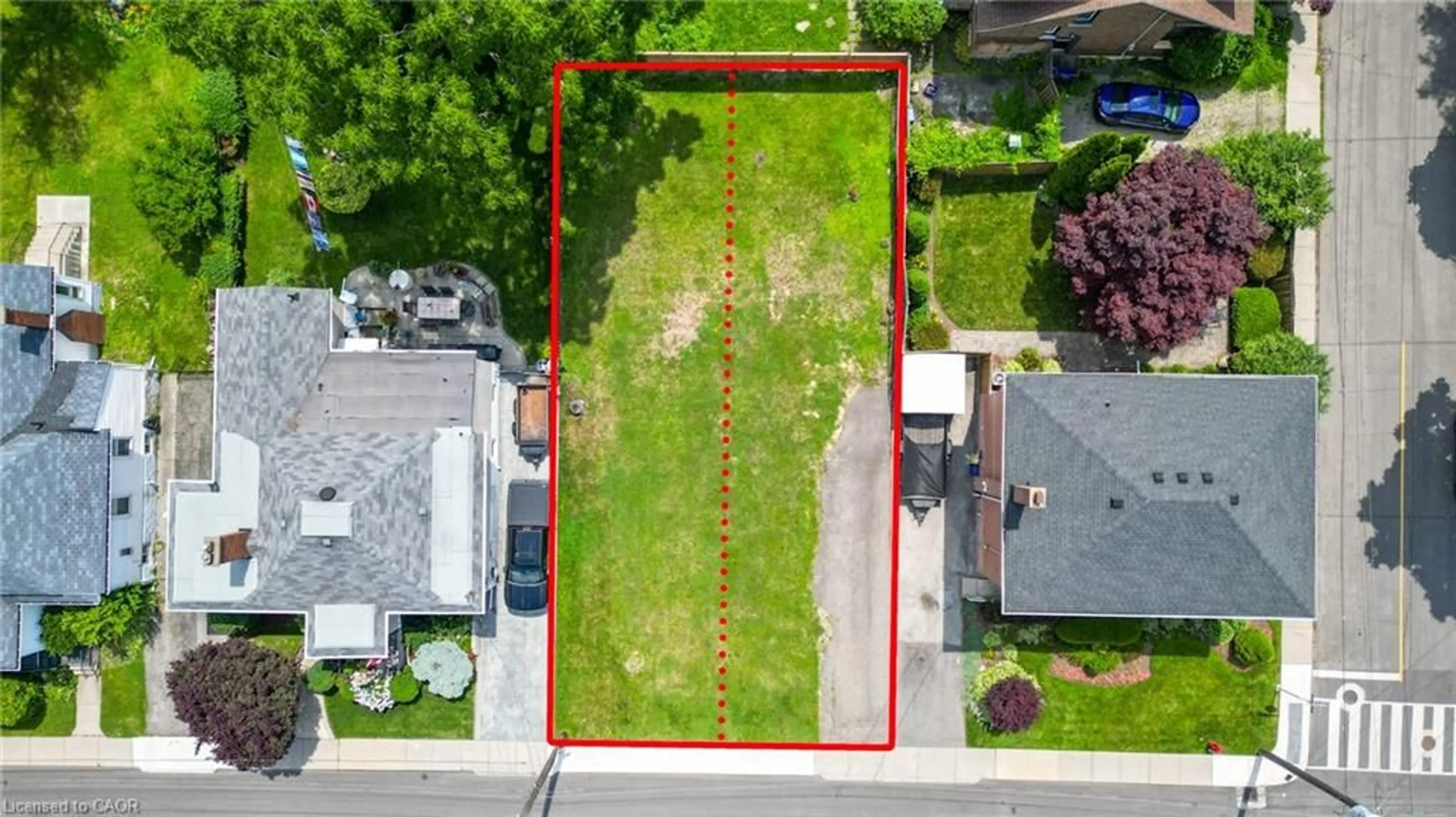 A pic from outside/outdoor area/front of a property/back of a property/a pic from drone, street for 238 Mountain Park Ave, Hamilton Ontario L8V 1A4