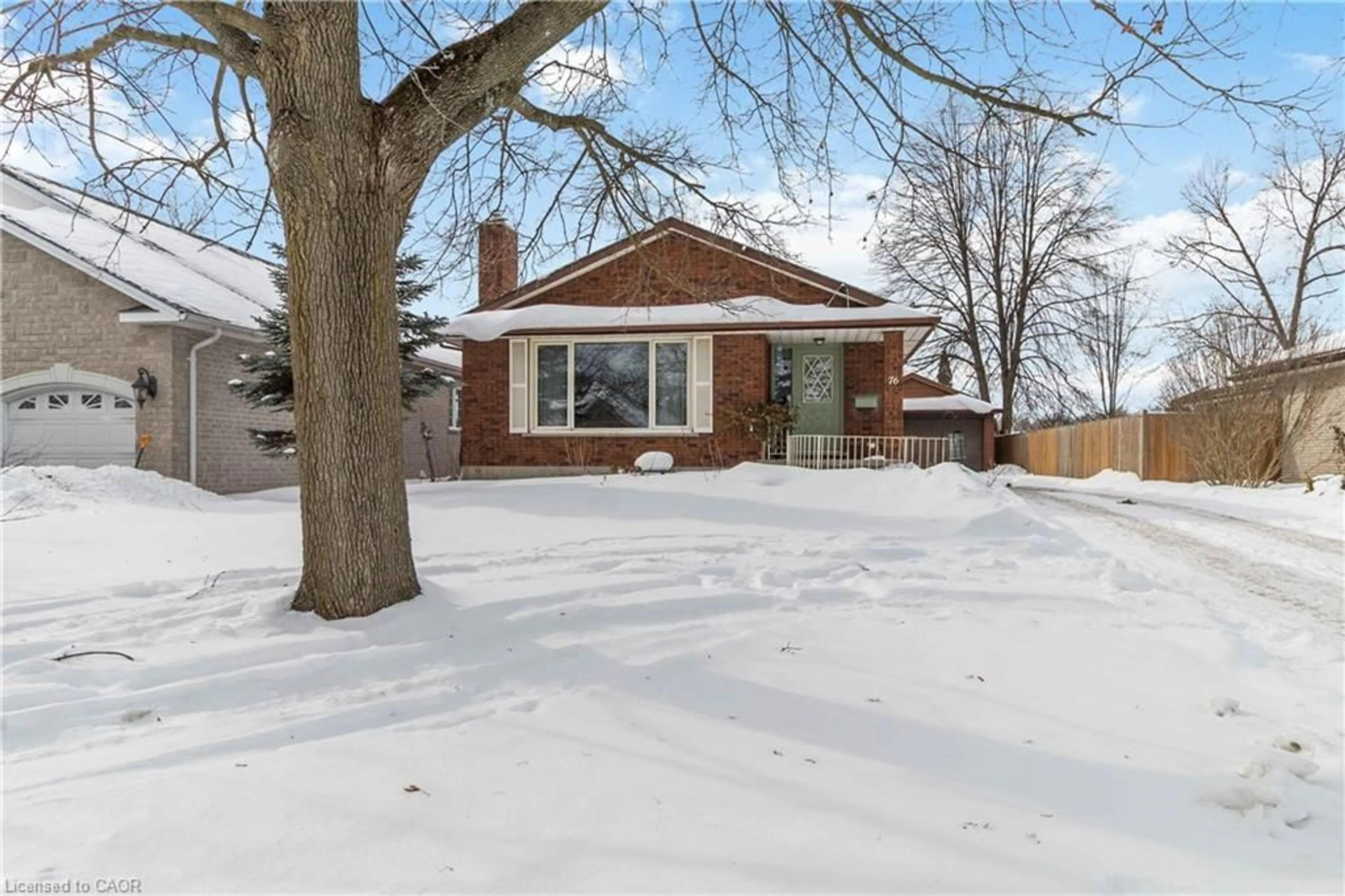 Home with brick exterior material, street for 76 Lee Ave, Simcoe Ontario N3Y 5B2