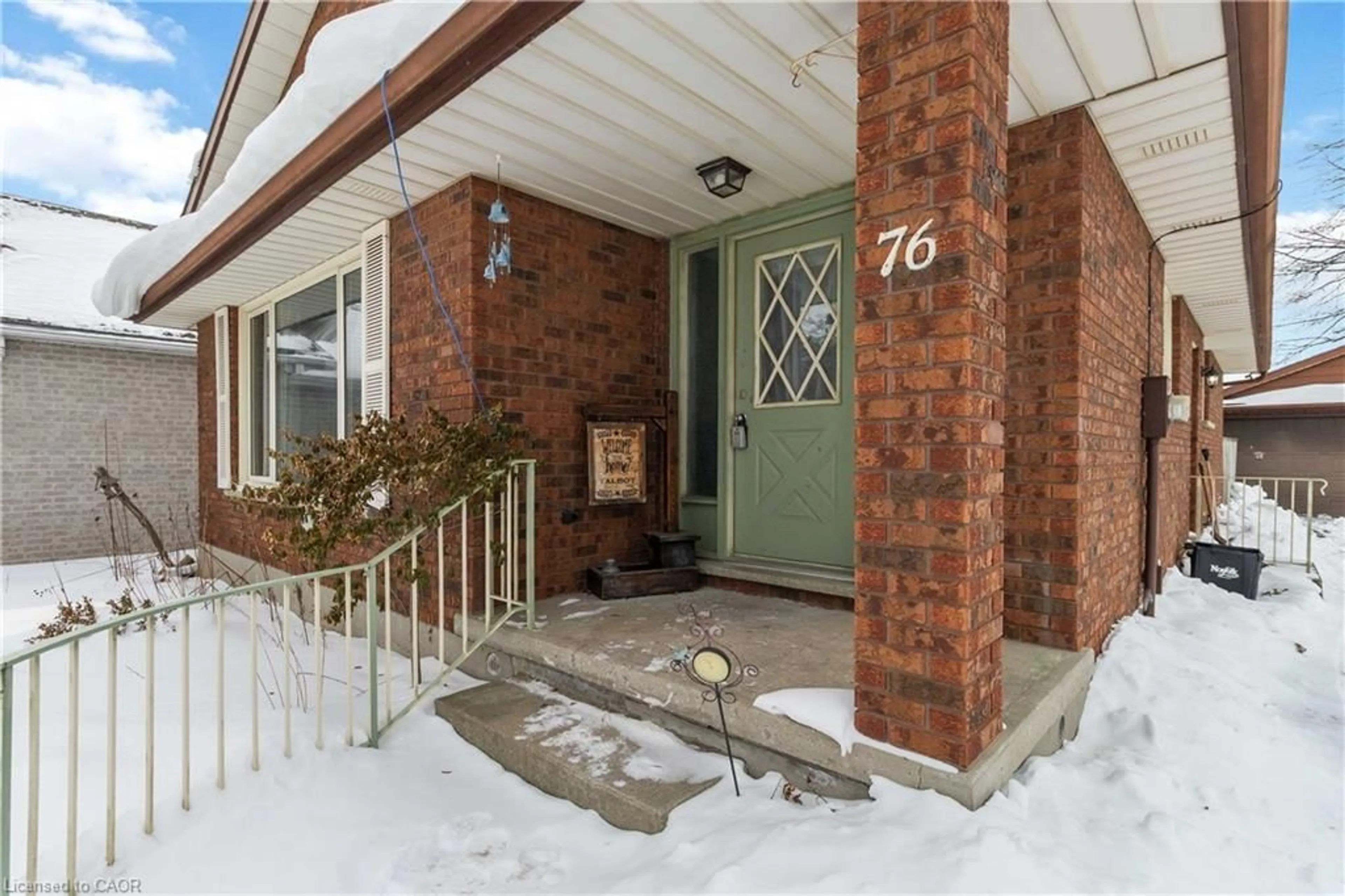 Indoor entryway for 76 Lee Ave, Simcoe Ontario N3Y 5B2