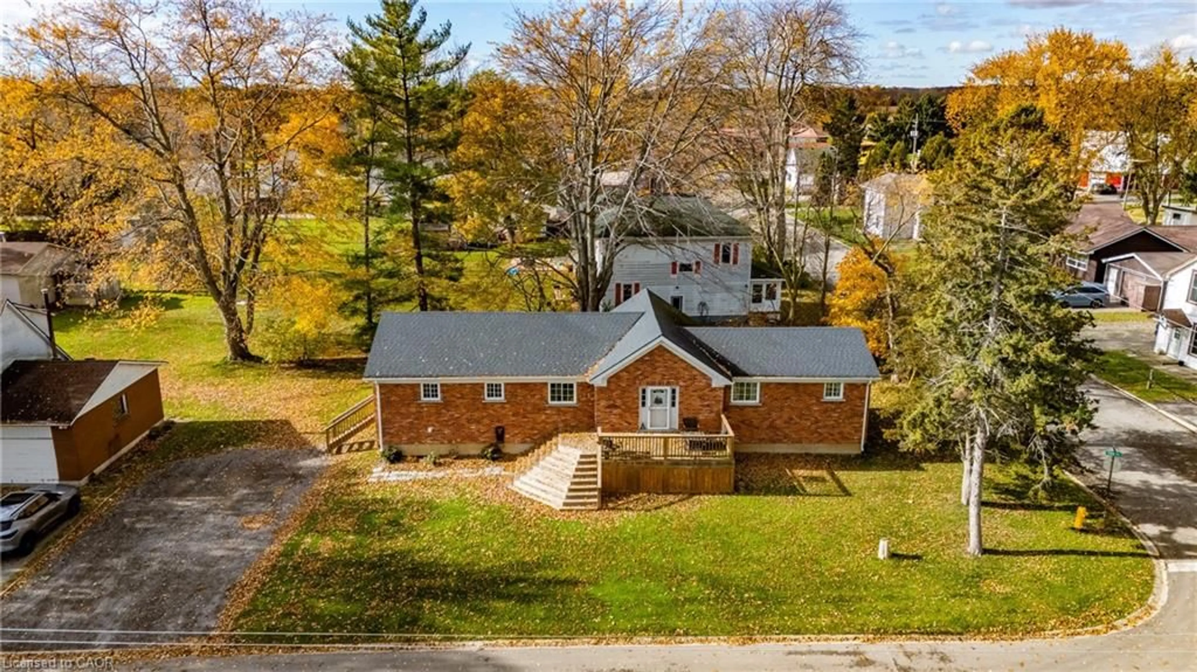 A pic from outside/outdoor area/front of a property/back of a property/a pic from drone, street for 16 Chestnut St, Port Rowan Ontario N0E 1M0