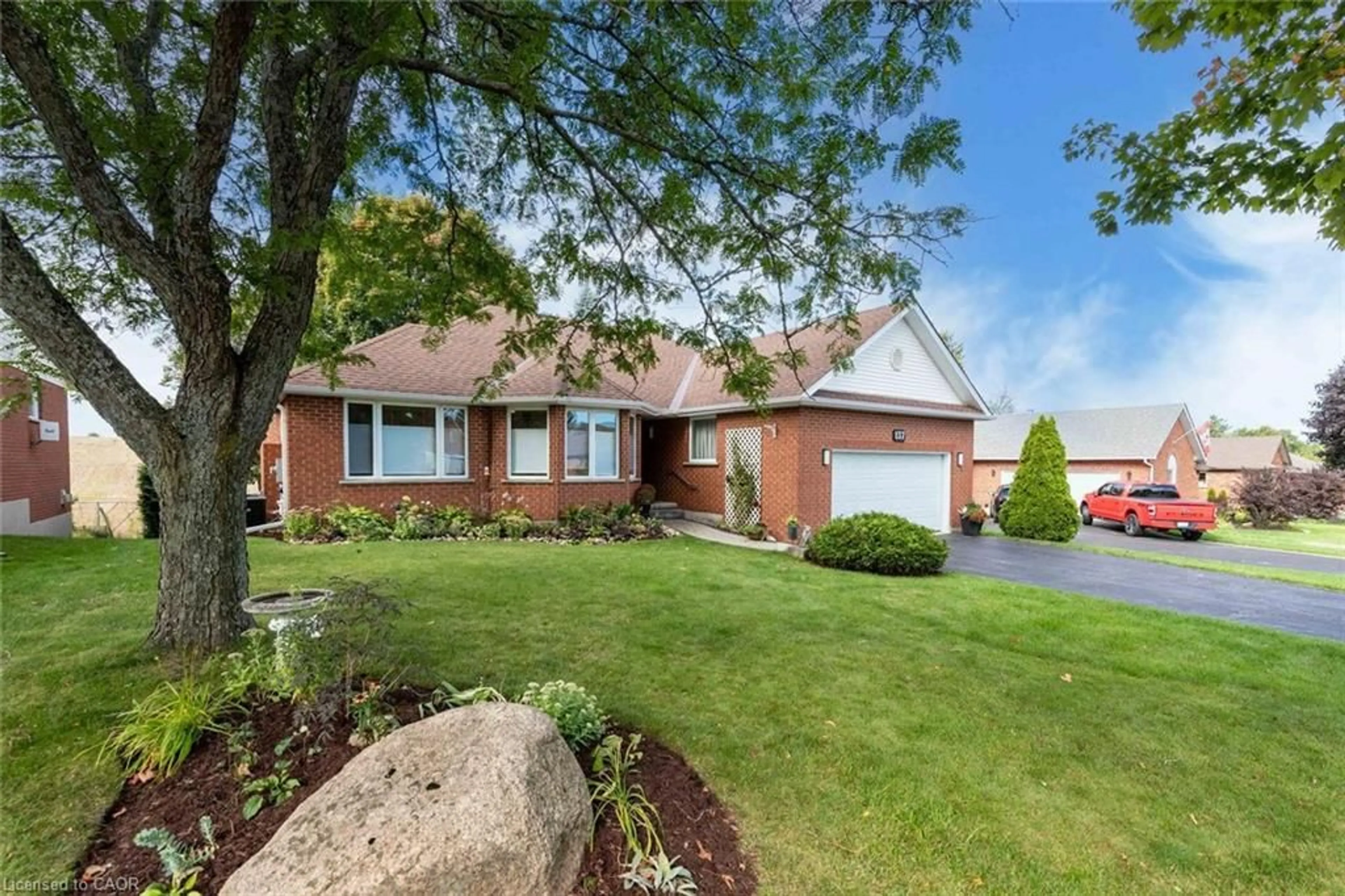 Home with brick exterior material, street for 137 Lou's Blvd, Rockwood Ontario N0B 2K0