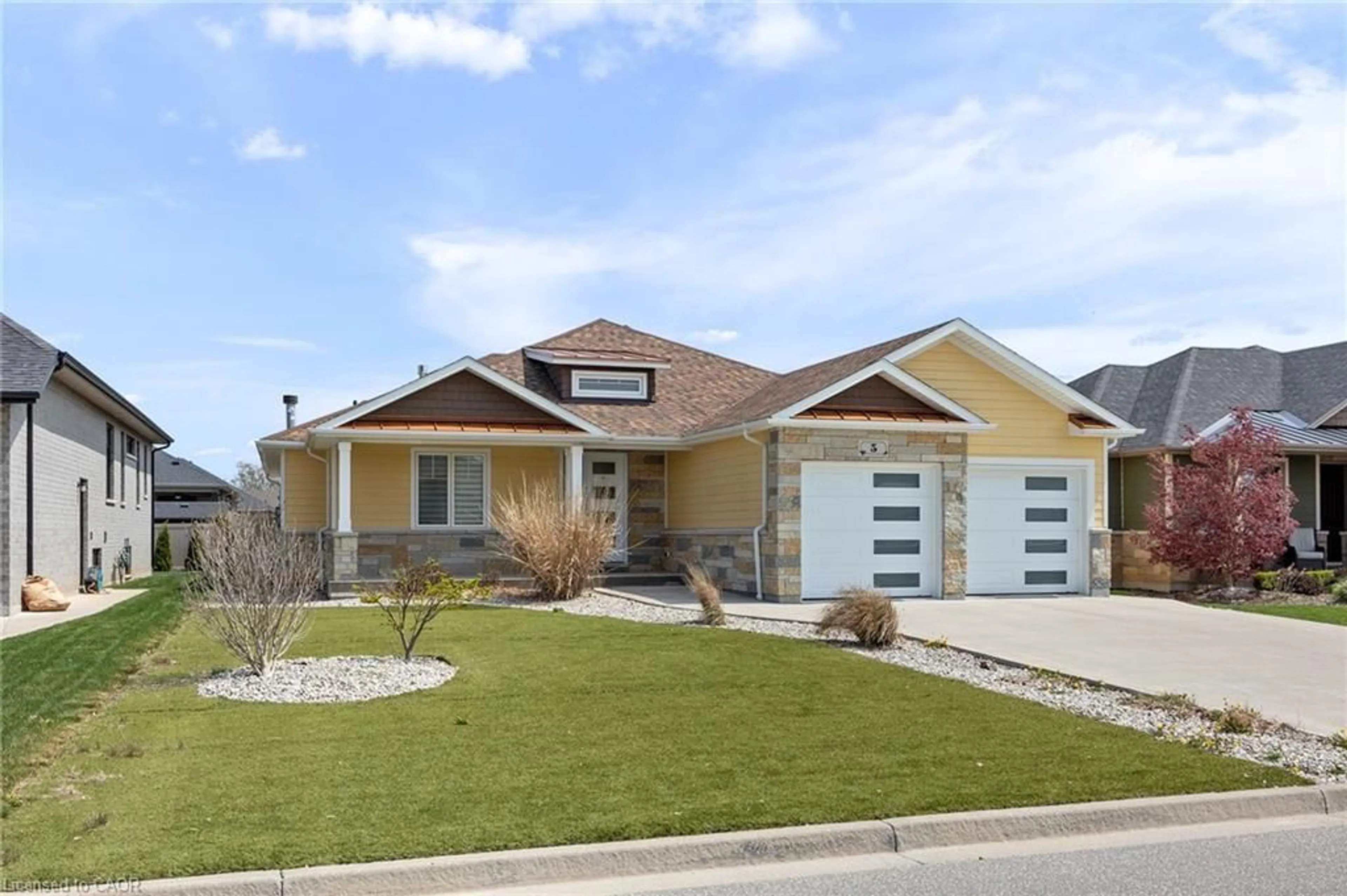 Home with vinyl exterior material, street for 5 Fracas Crt, Kingsville Ontario N9Y 0E3