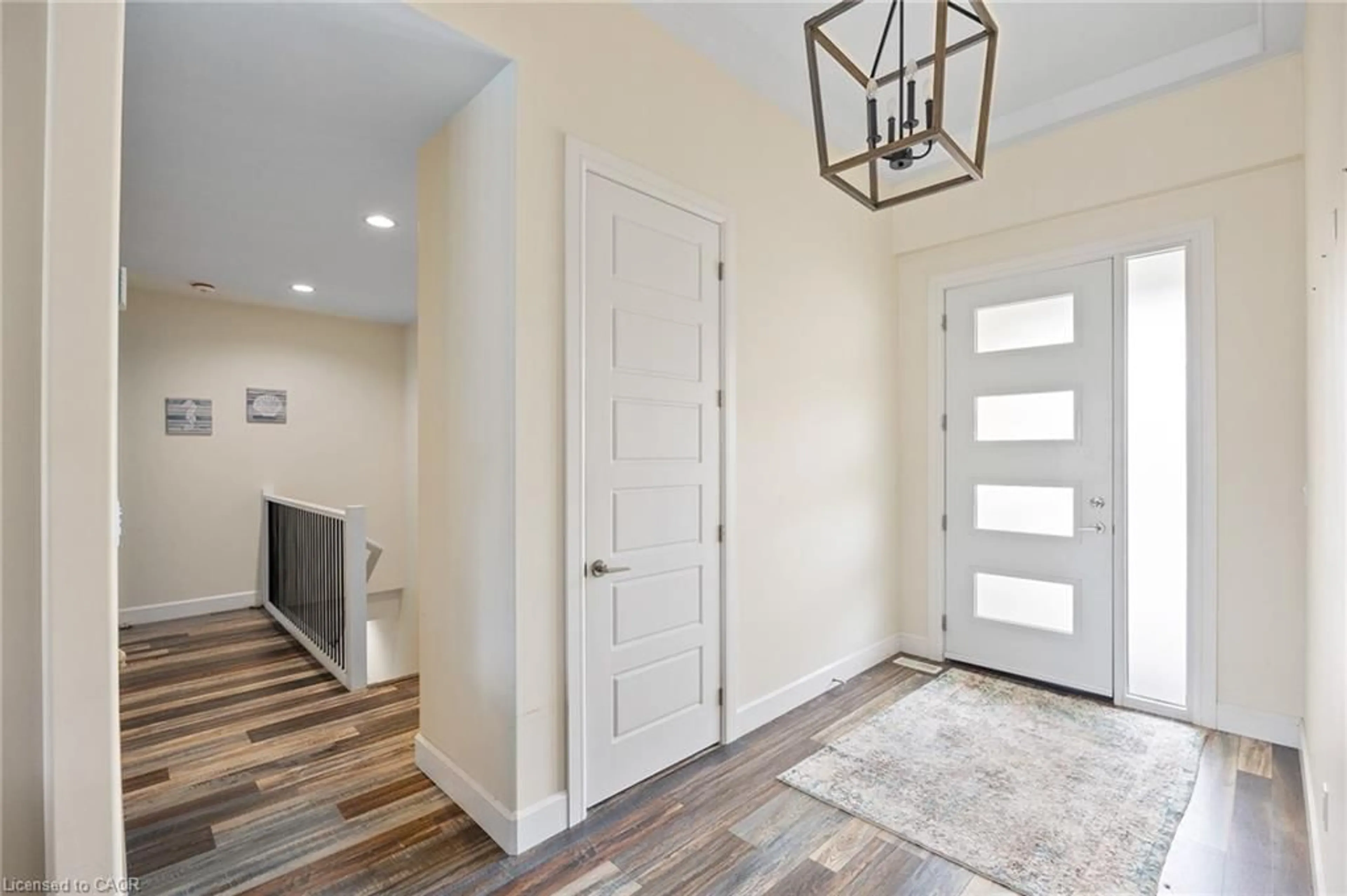 Indoor entryway for 5 Fracas Crt, Kingsville Ontario N9Y 0E3