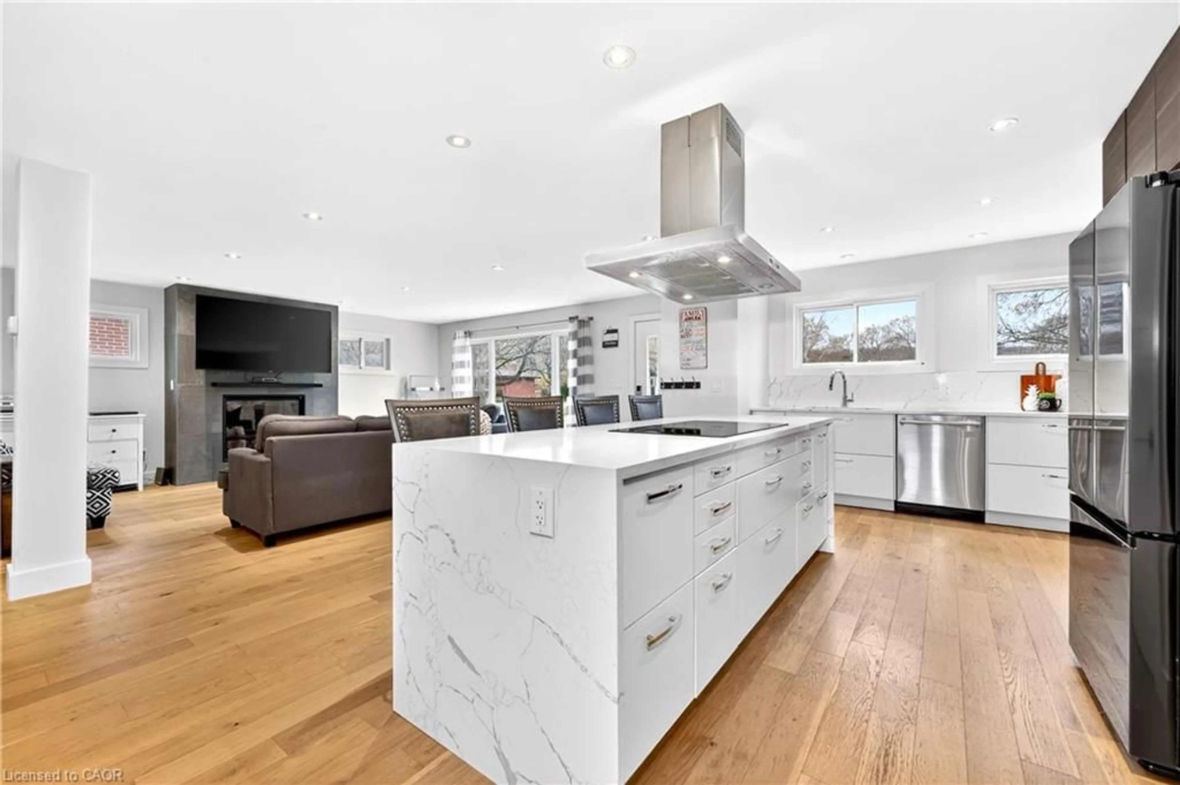 Open concept kitchen, ceramic/tile floor for 15 Swan Dr, St. Catharines Ontario L2T 2C2