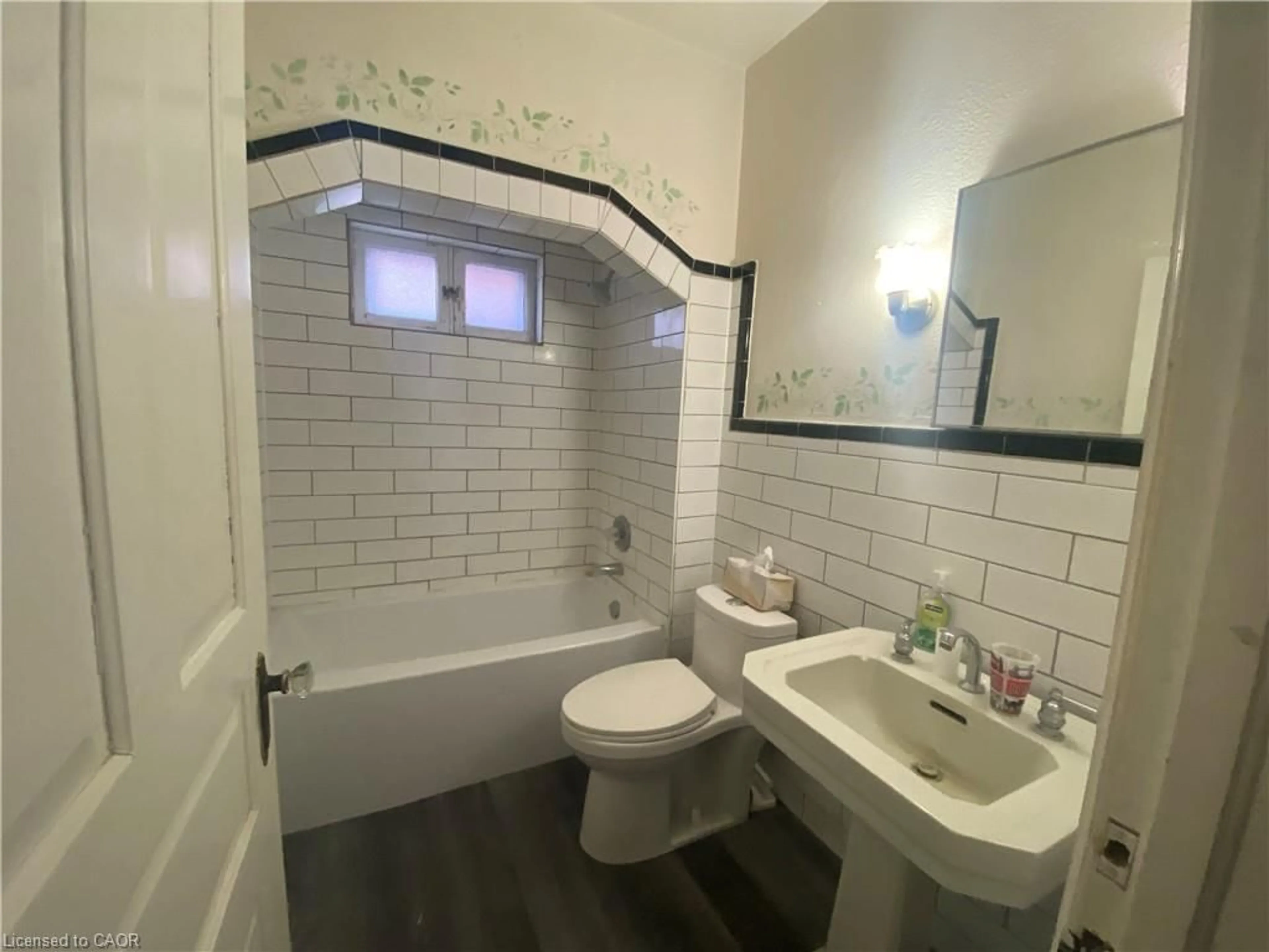 Standard bathroom, ceramic/tile floor for 32 Simeon St, Kitchener Ontario N2H 1S1