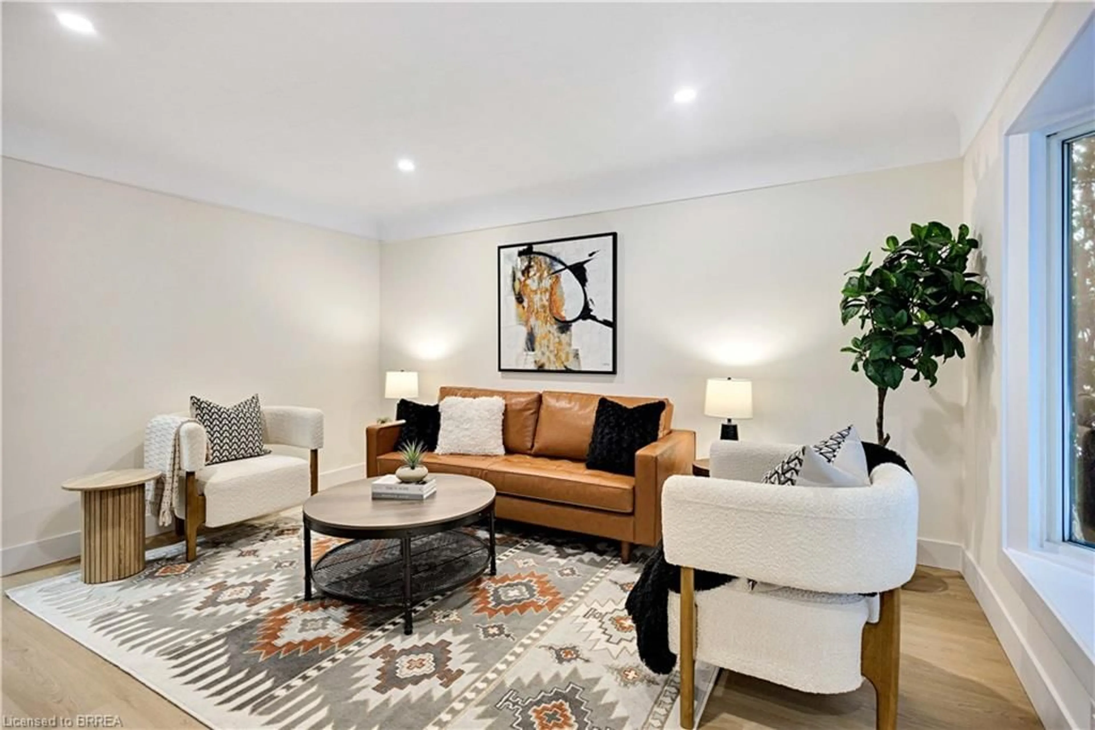 Living room with furniture, unknown for 269 East 28th St, Hamilton Ontario L8V 3J2