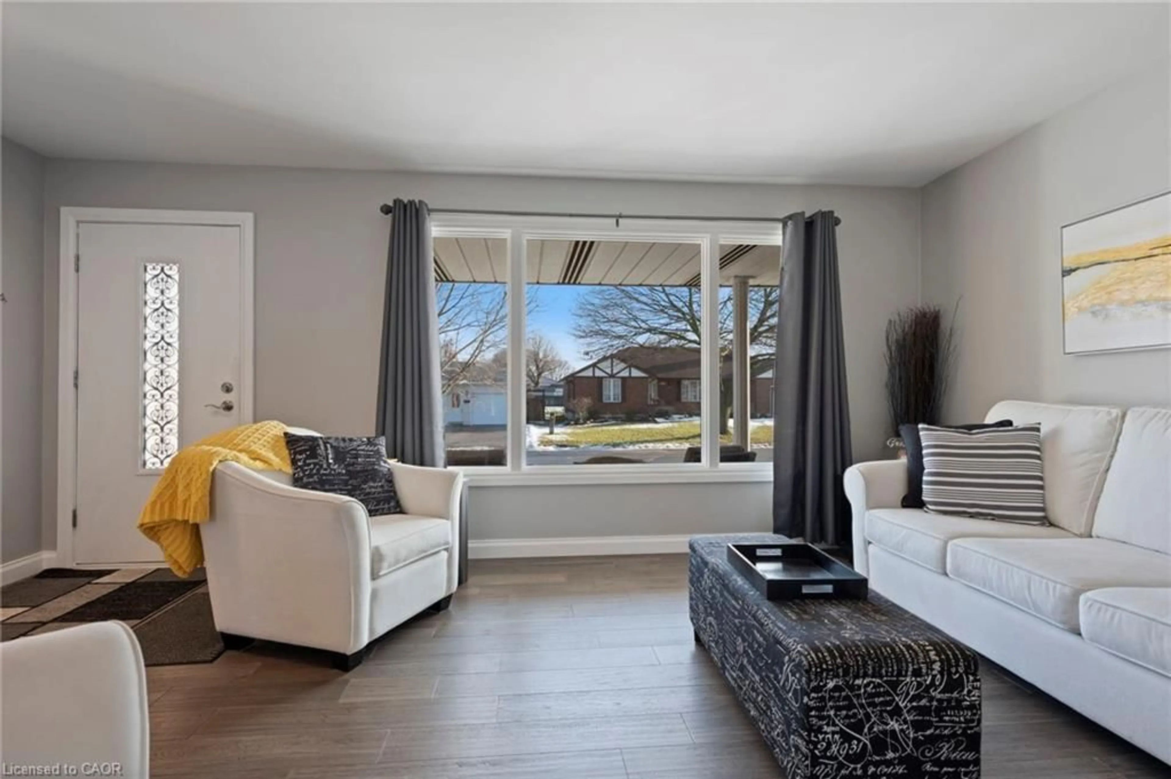 Living room with furniture, unknown for 306 Adams Ave, Delhi Ontario N4B 2Y5