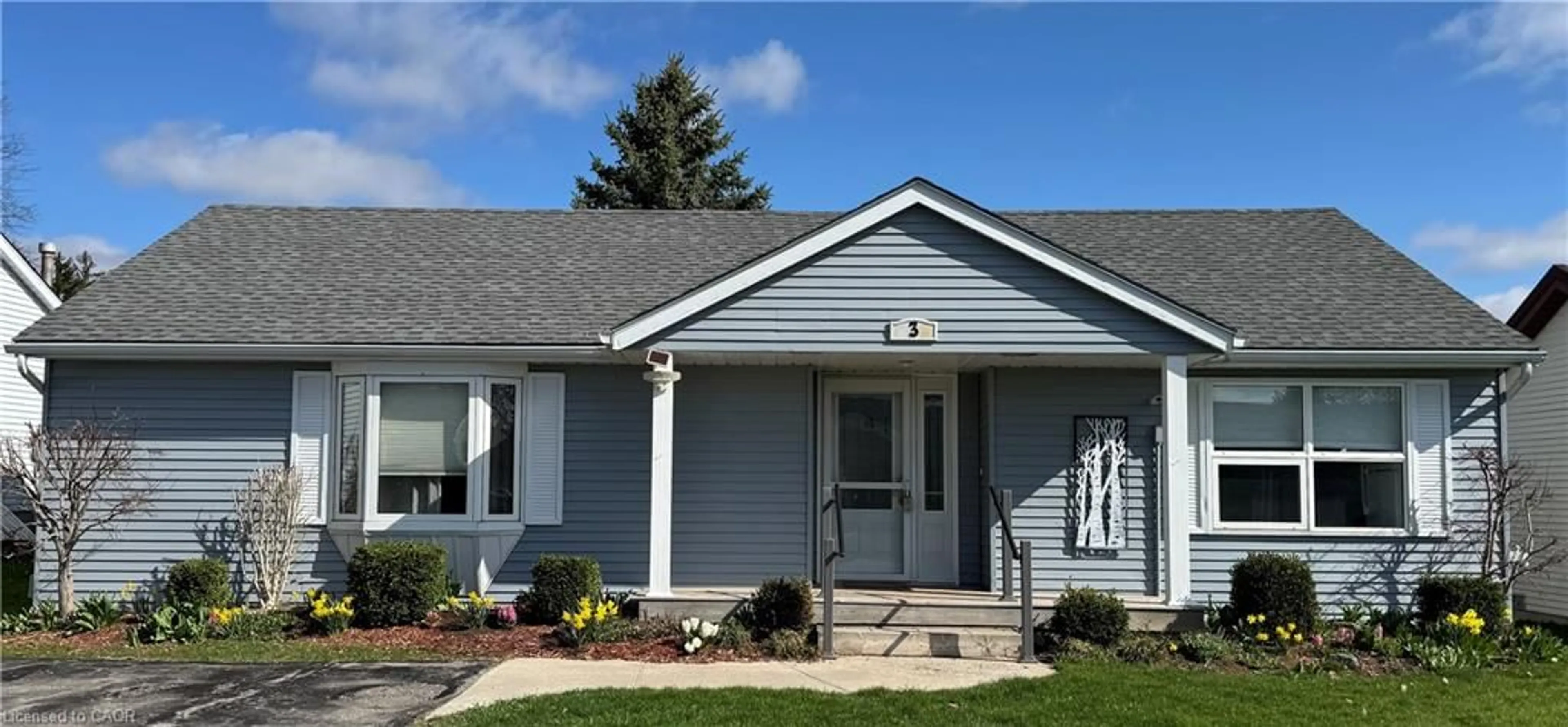 Home with vinyl exterior material, street for 3 Rolling Brook Lane, New Hamburg Ontario N3A 2G1