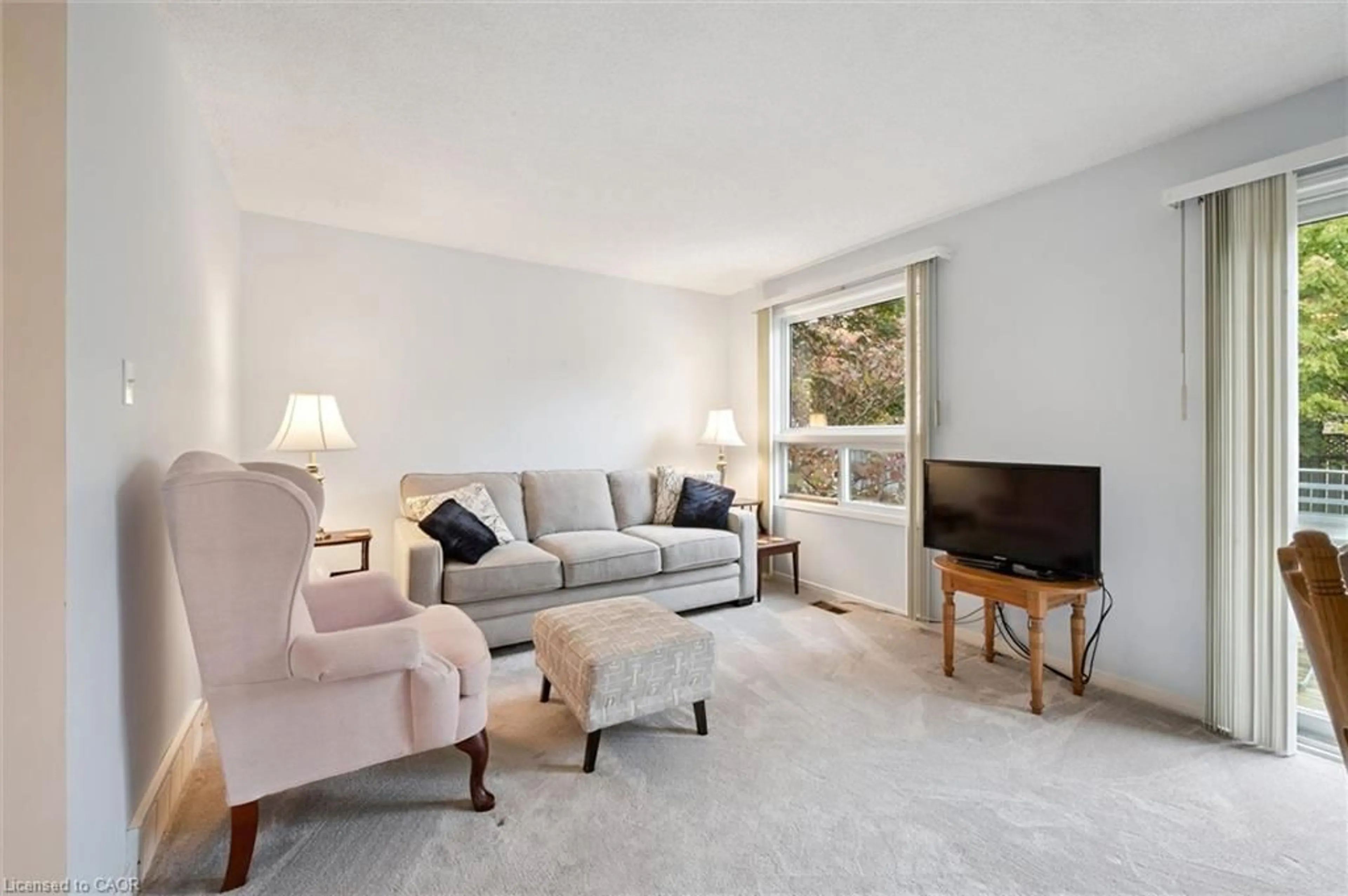 Living room with furniture, unknown for 66 Benesfort Dr, Kitchener Ontario N2N 3B6