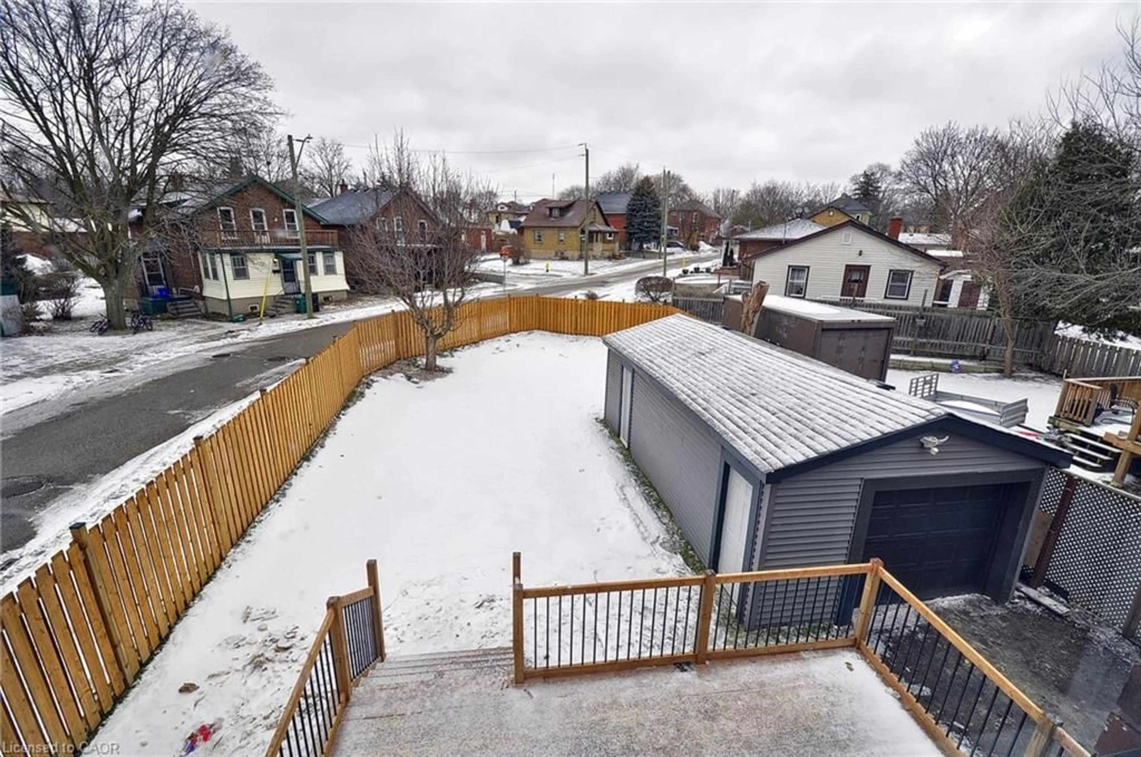 A pic from outside/outdoor area/front of a property/back of a property/a pic from drone, street for 805 William St, Cambridge Ontario N3H 3X2