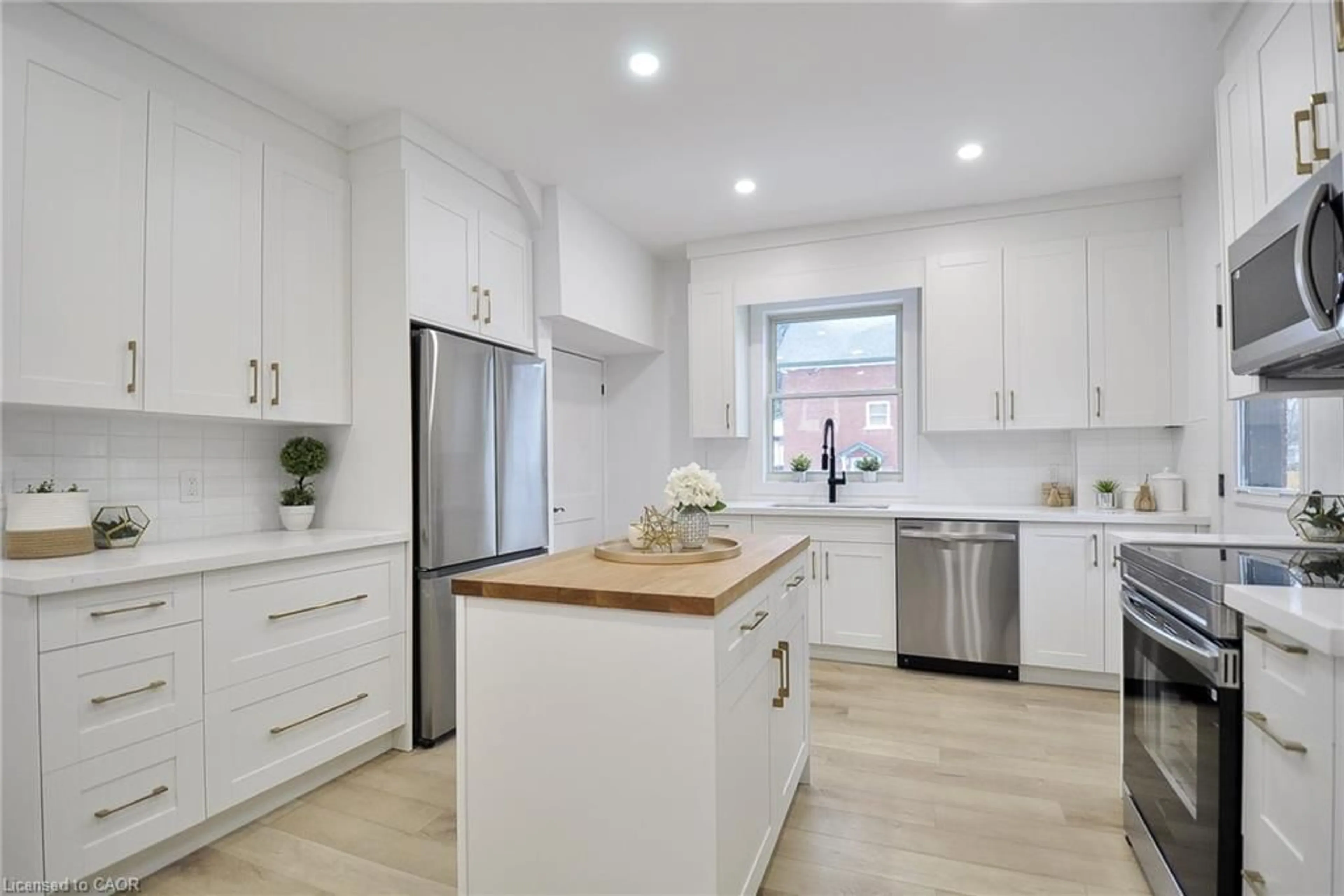 Open concept kitchen, unknown for 805 William St, Cambridge Ontario N3H 3X2