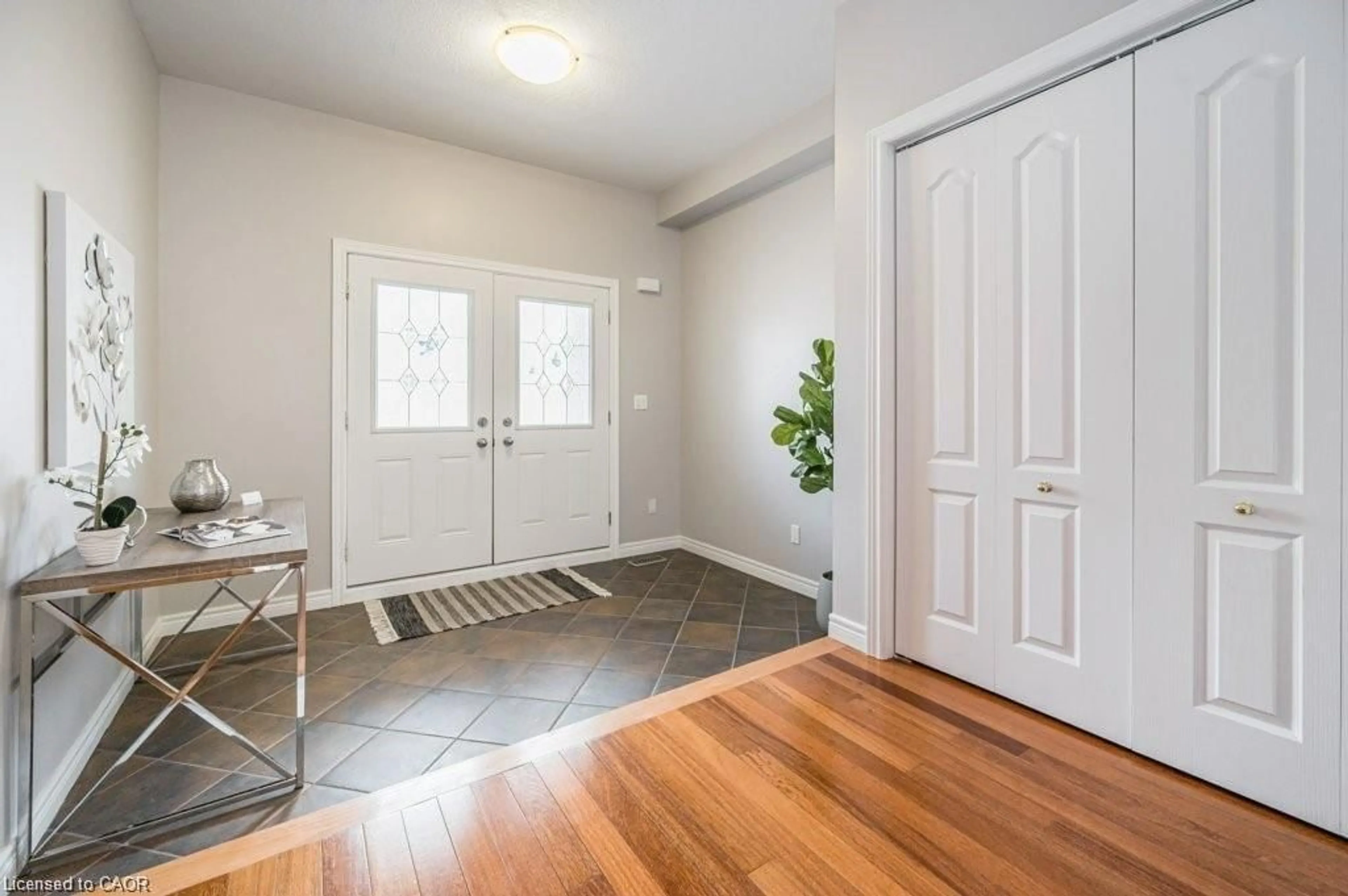 Indoor entryway for 609 Woolgrass Ave, Waterloo Ontario N2V 2X9