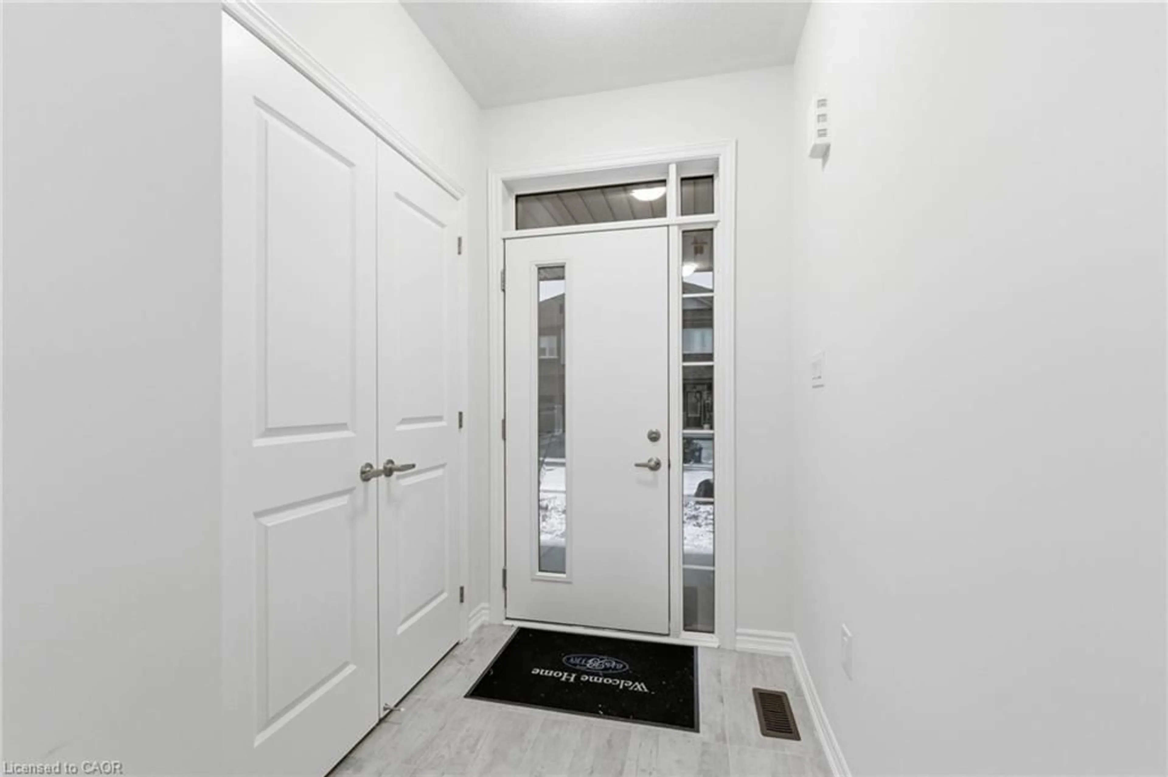 Indoor entryway for 9 Admiral Rd, Welland Ontario L3B 0H3