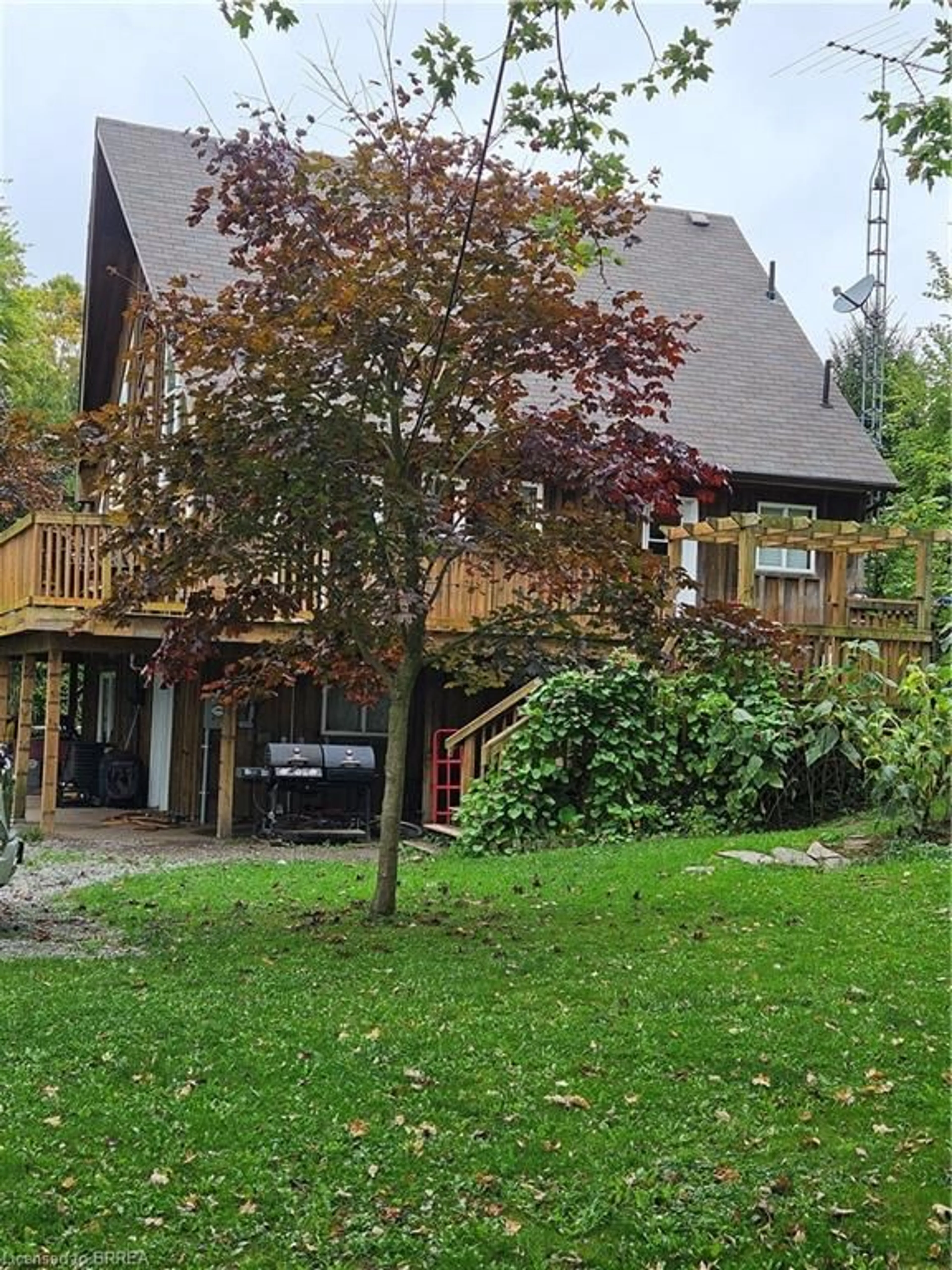 A pic from outside/outdoor area/front of a property/back of a property/a pic from drone, street for 980-990 Norfolk County Road 28 Rd, Langton Ontario N0E 1G0