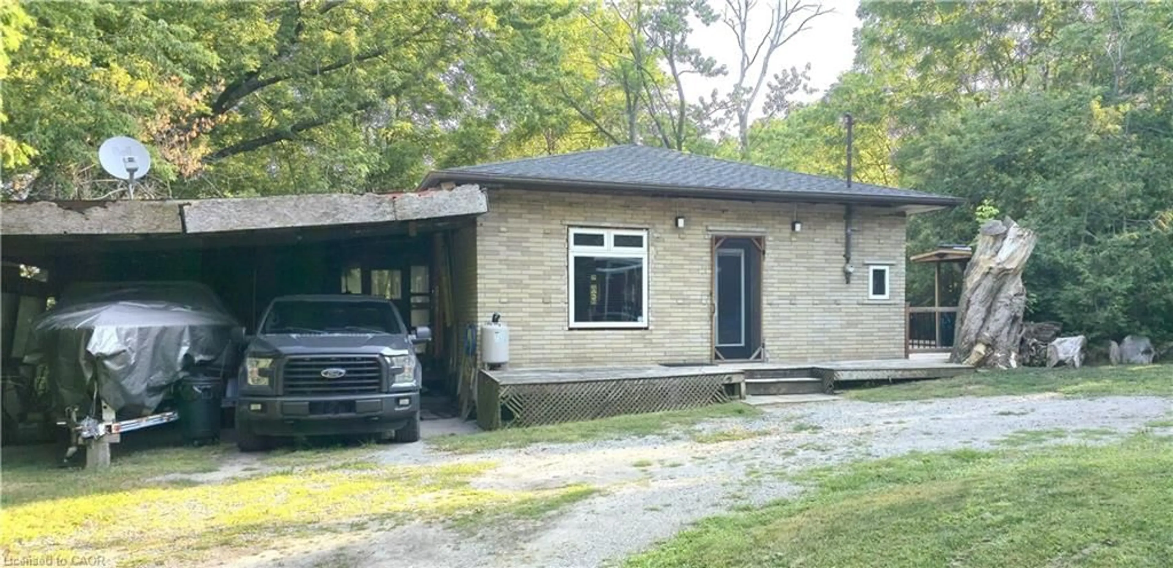Home with brick exterior material, street for 165 Ridge Rd, Grimsby Ontario L3M 4E7