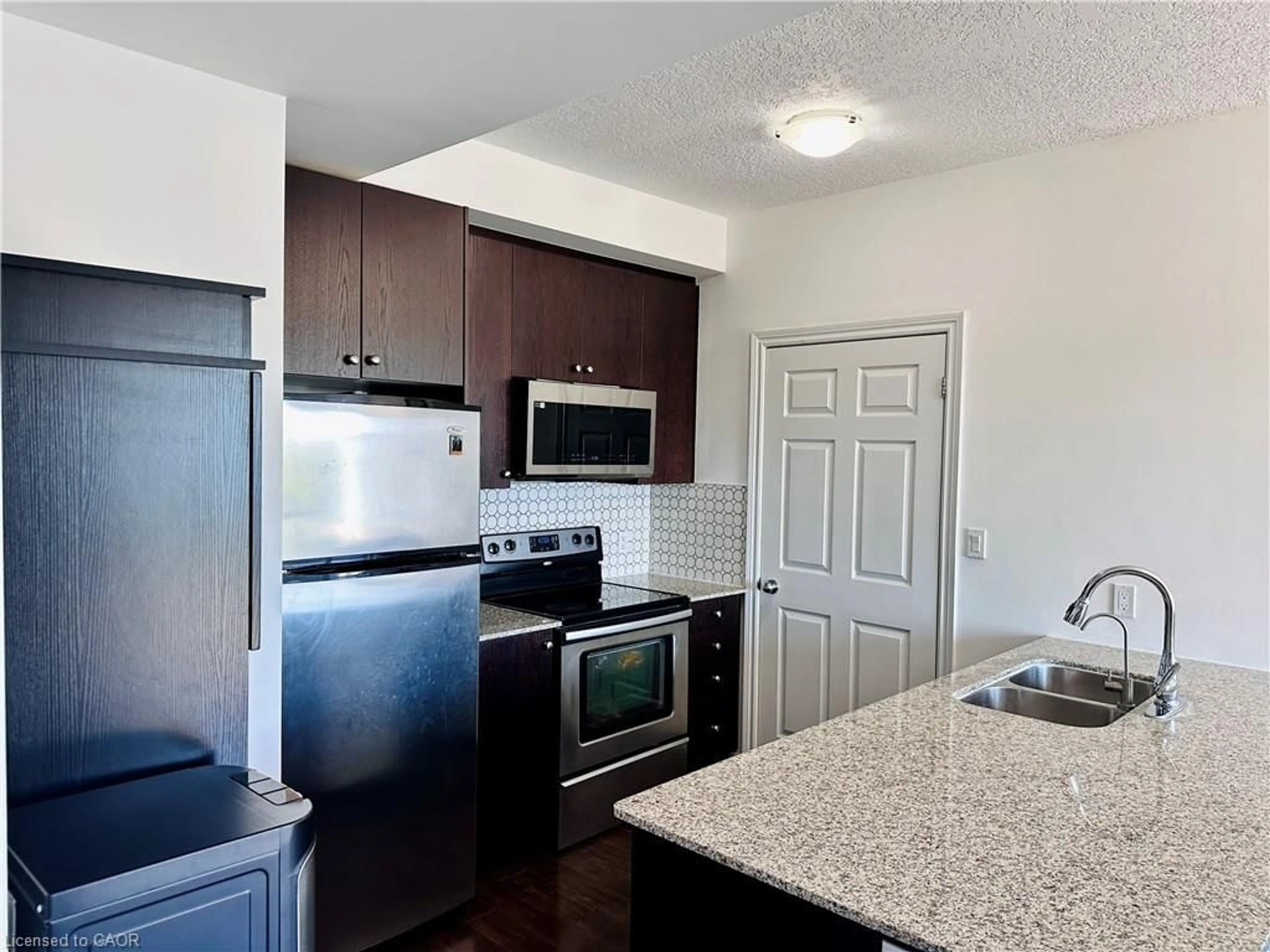 Standard kitchen, unknown for 170 Water St #901, Cambridge Ontario N1R 3B6