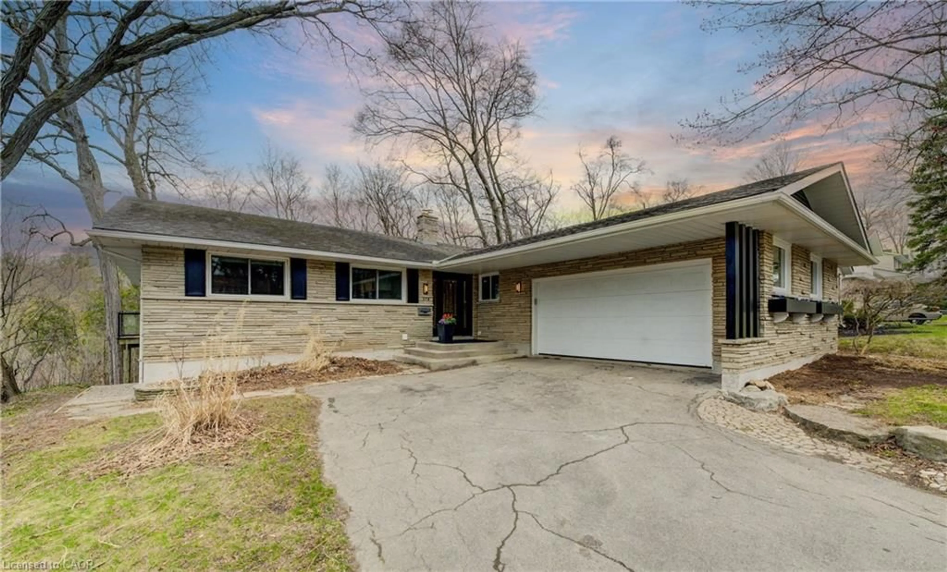 A pic from outside/outdoor area/front of a property/back of a property/a pic from drone, street for 279 Ferndale Pl, Waterloo Ontario N2J 3X8