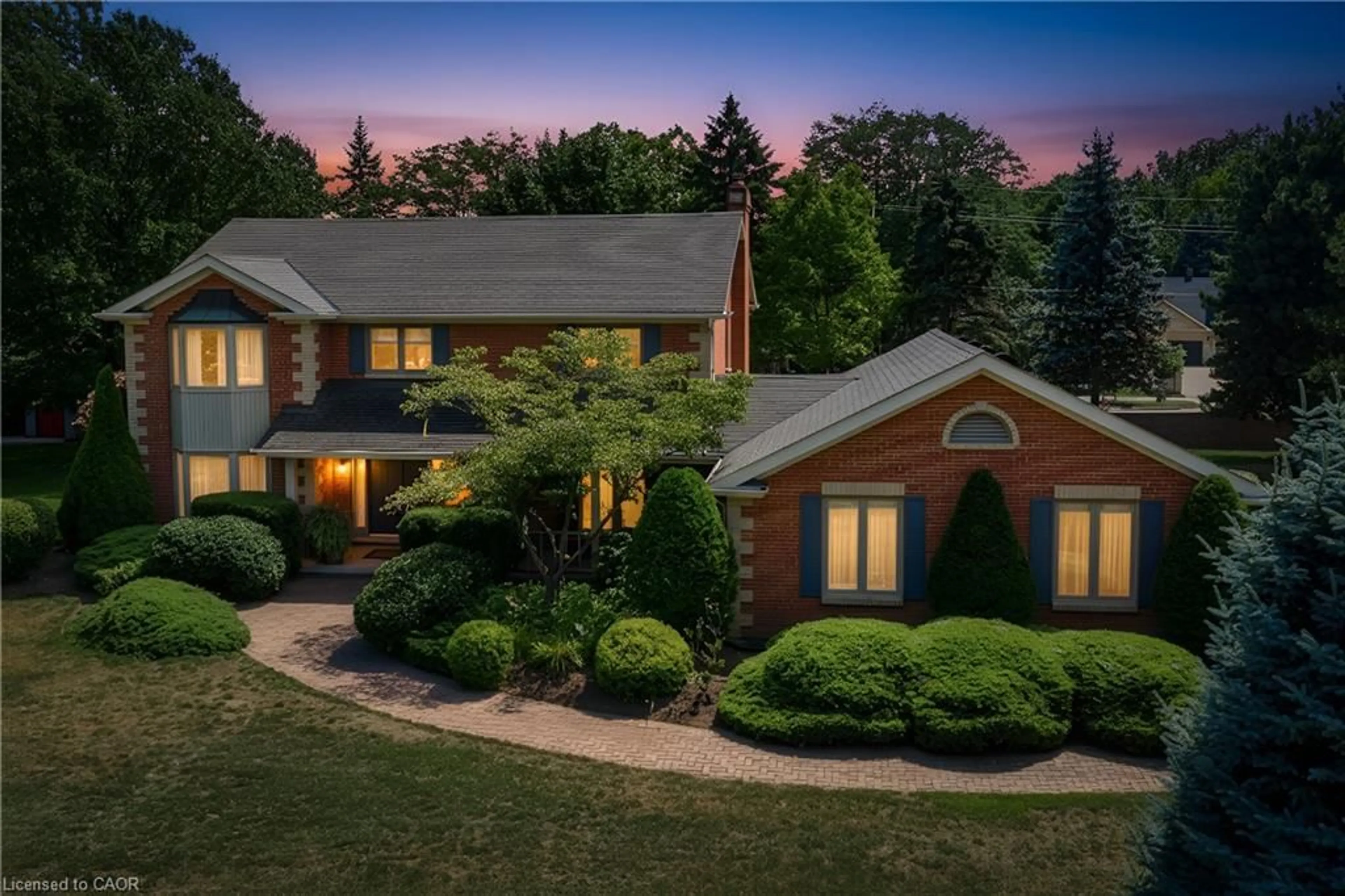 A pic from outside/outdoor area/front of a property/back of a property/a pic from drone, unknown for 6748 January Dr, Niagara Falls Ontario L2J 4J4