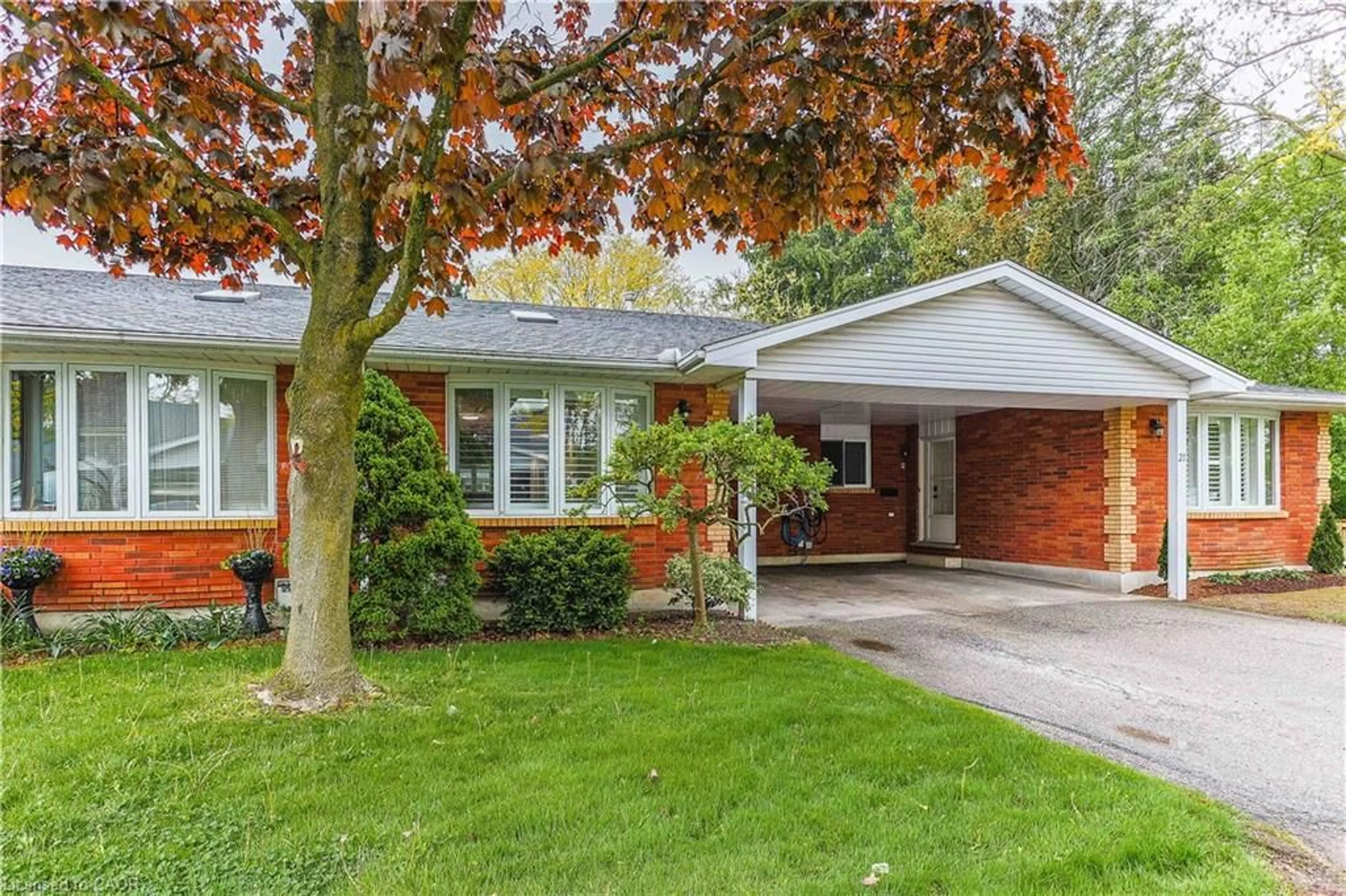 Home with brick exterior material, street for 1030 Colborne St #20, Brantford Ontario N3S 3T6