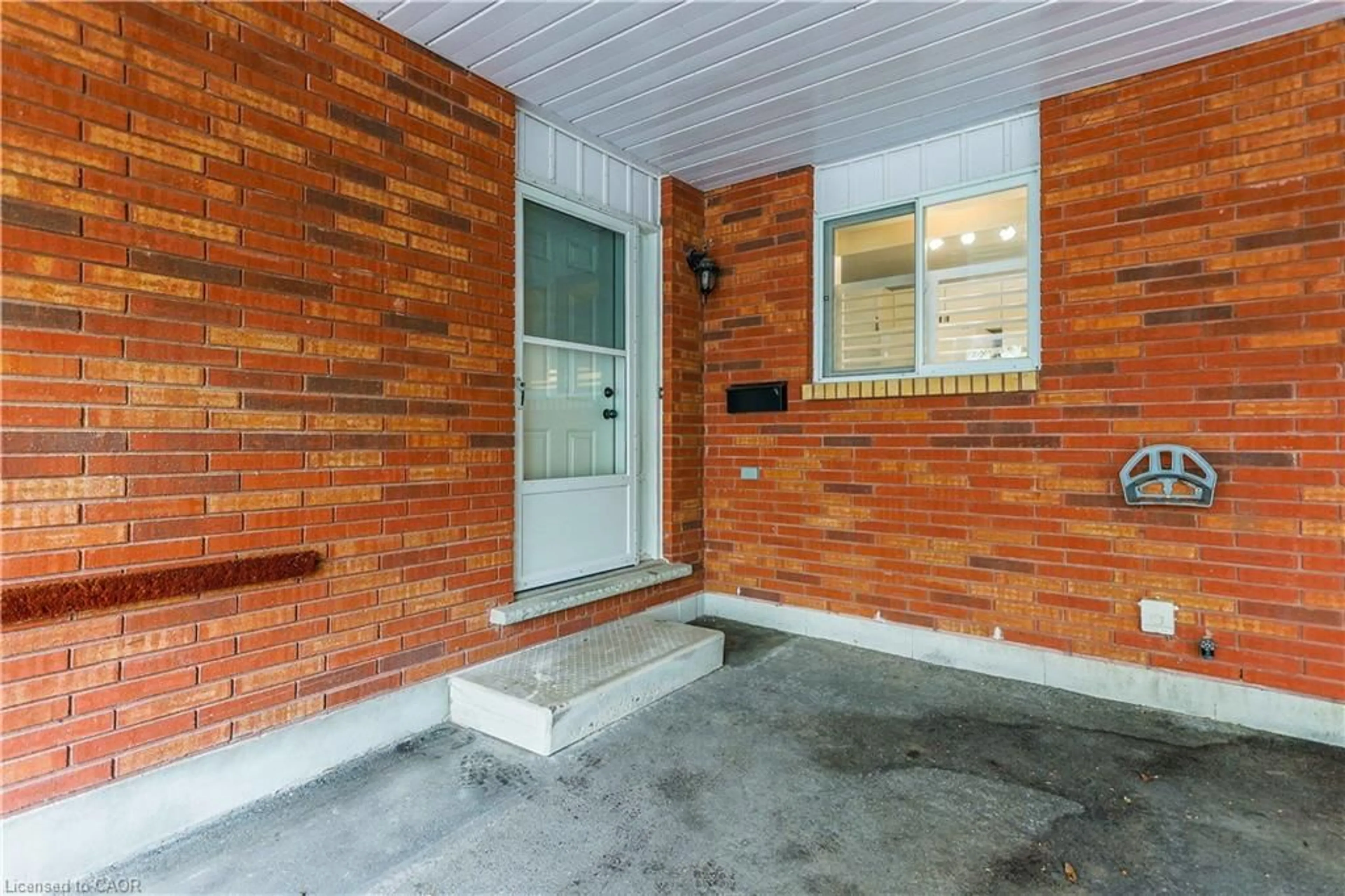 Home with brick exterior material, street for 1030 Colborne St #20, Brantford Ontario N3S 3T6
