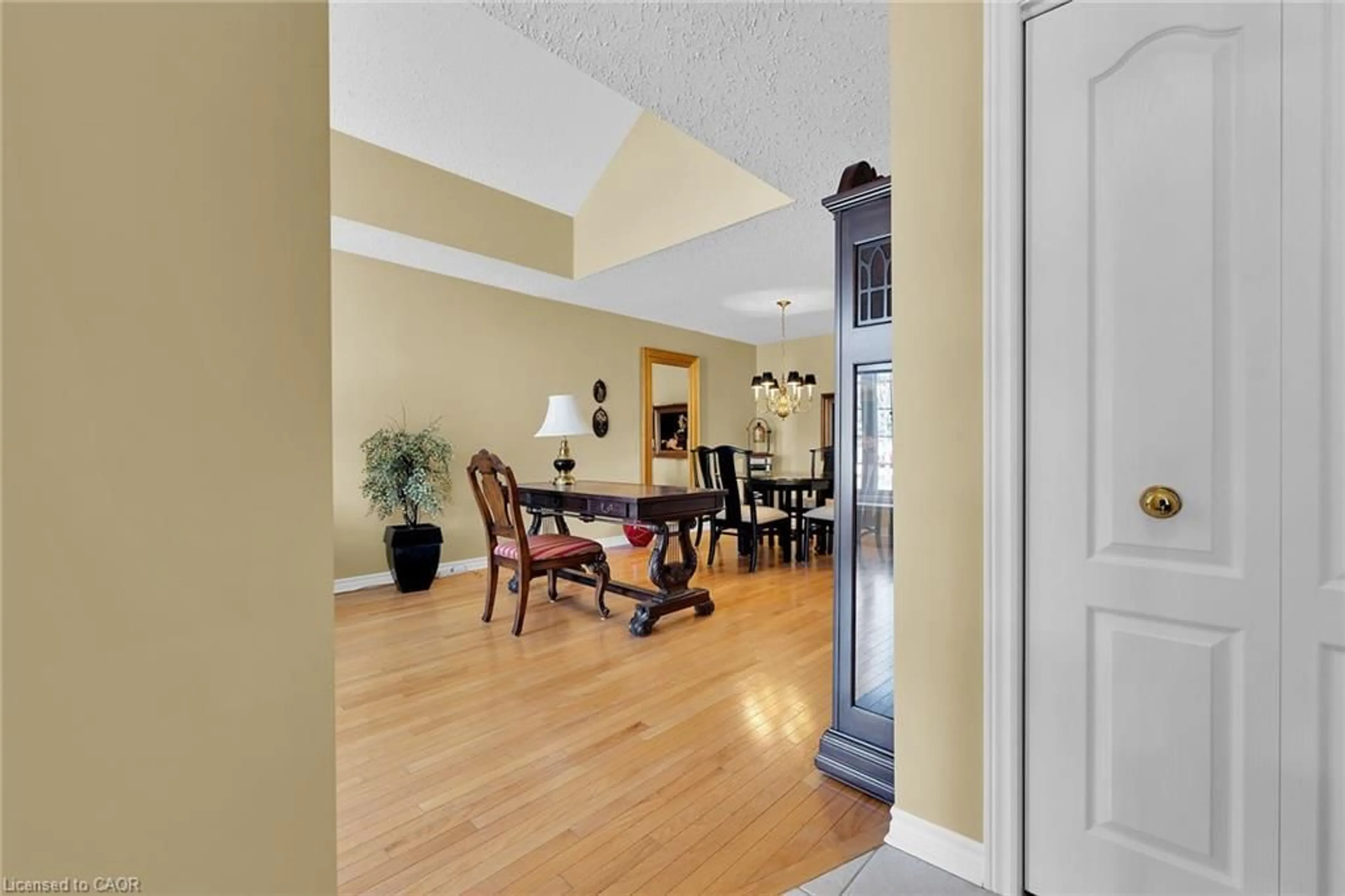 Indoor foyer for 1439 Niagara Stone Rd #18, Virgil Ontario L0S 1J0