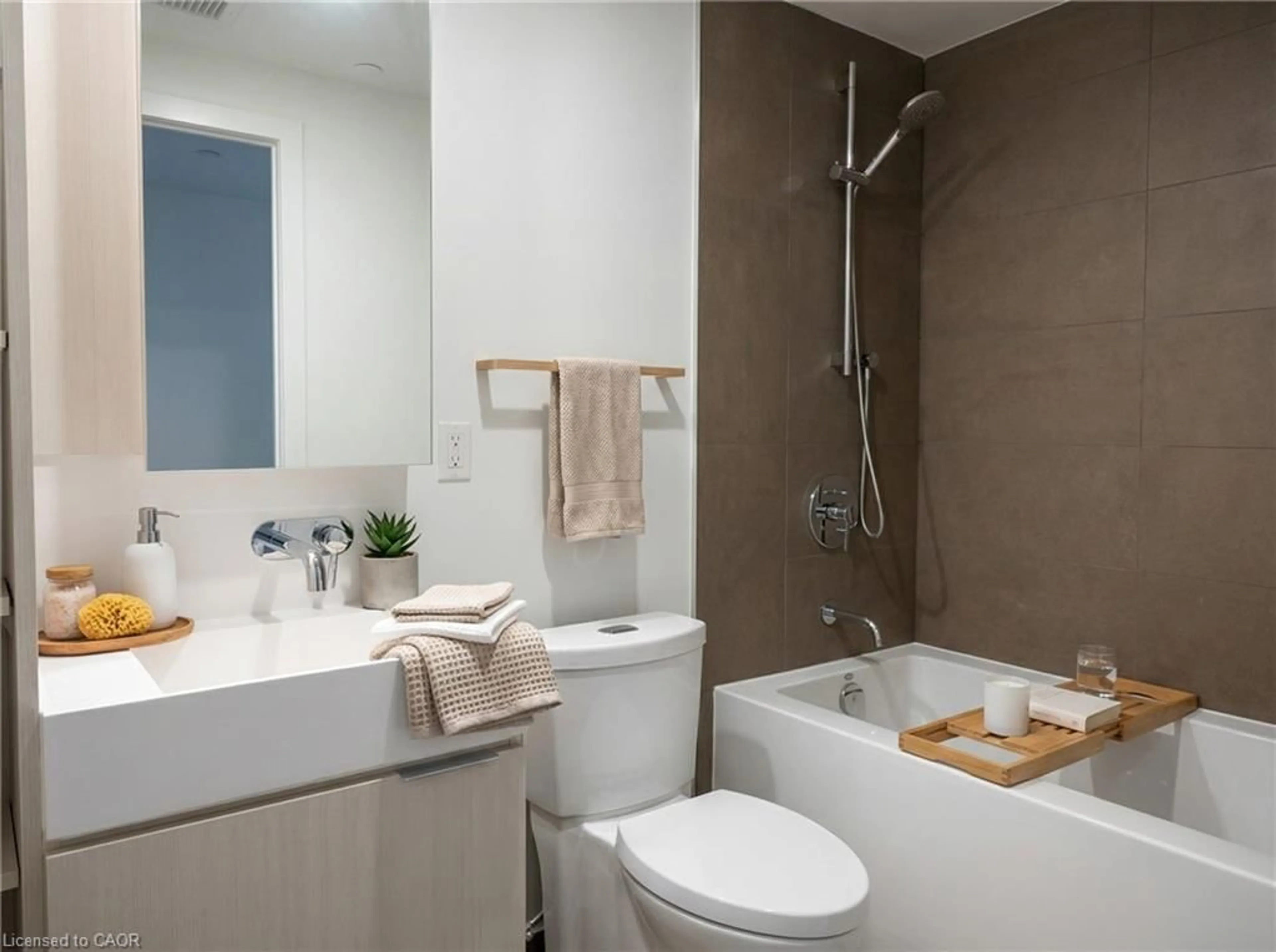 Standard bathroom, ceramic/tile floor for 370 Martha St #2508, Burlington Ontario L7R 2P7