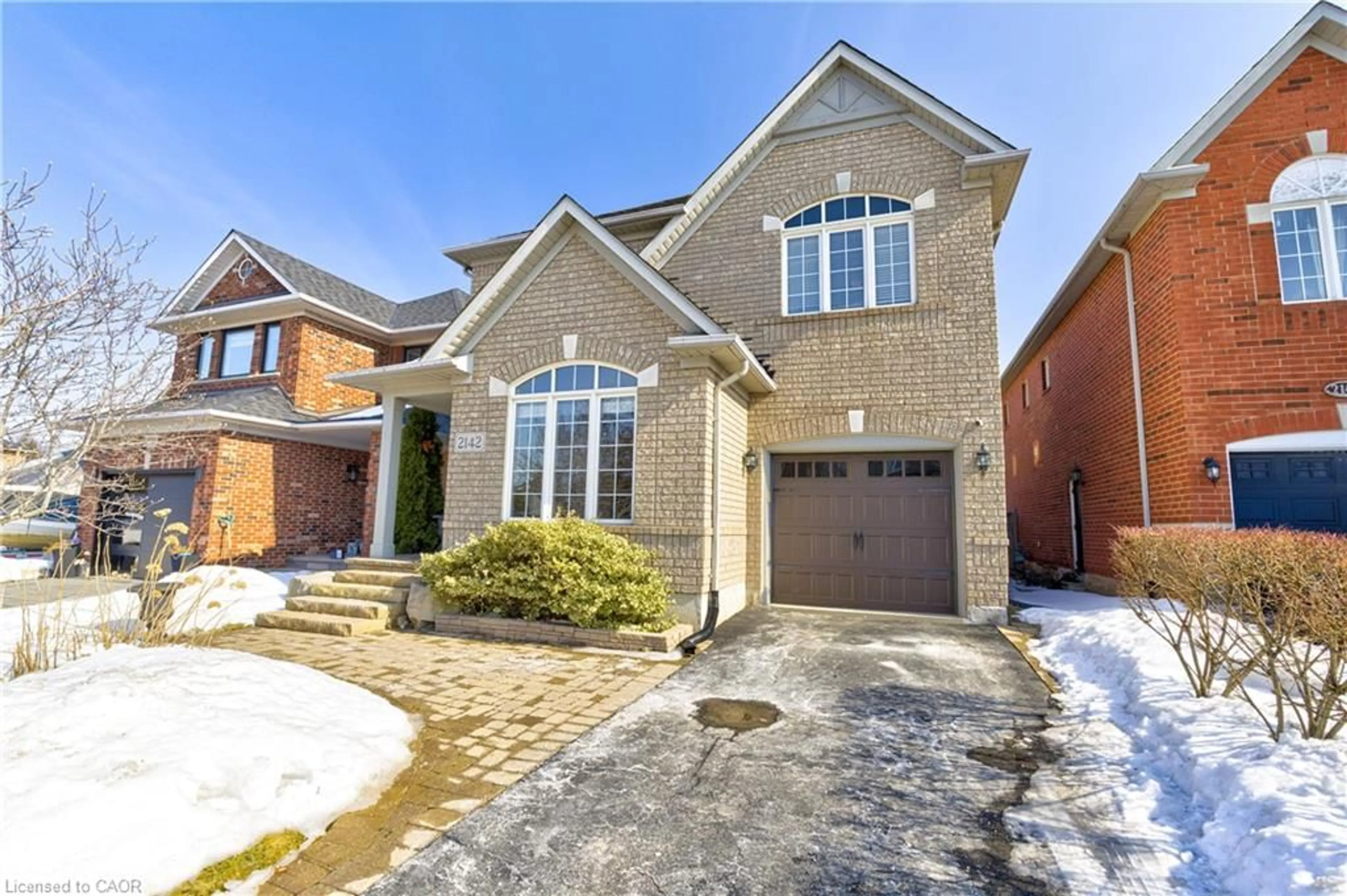 Home with brick exterior material, street for 2142 Meadowglen Dr, Oakville Ontario L6M 4C8