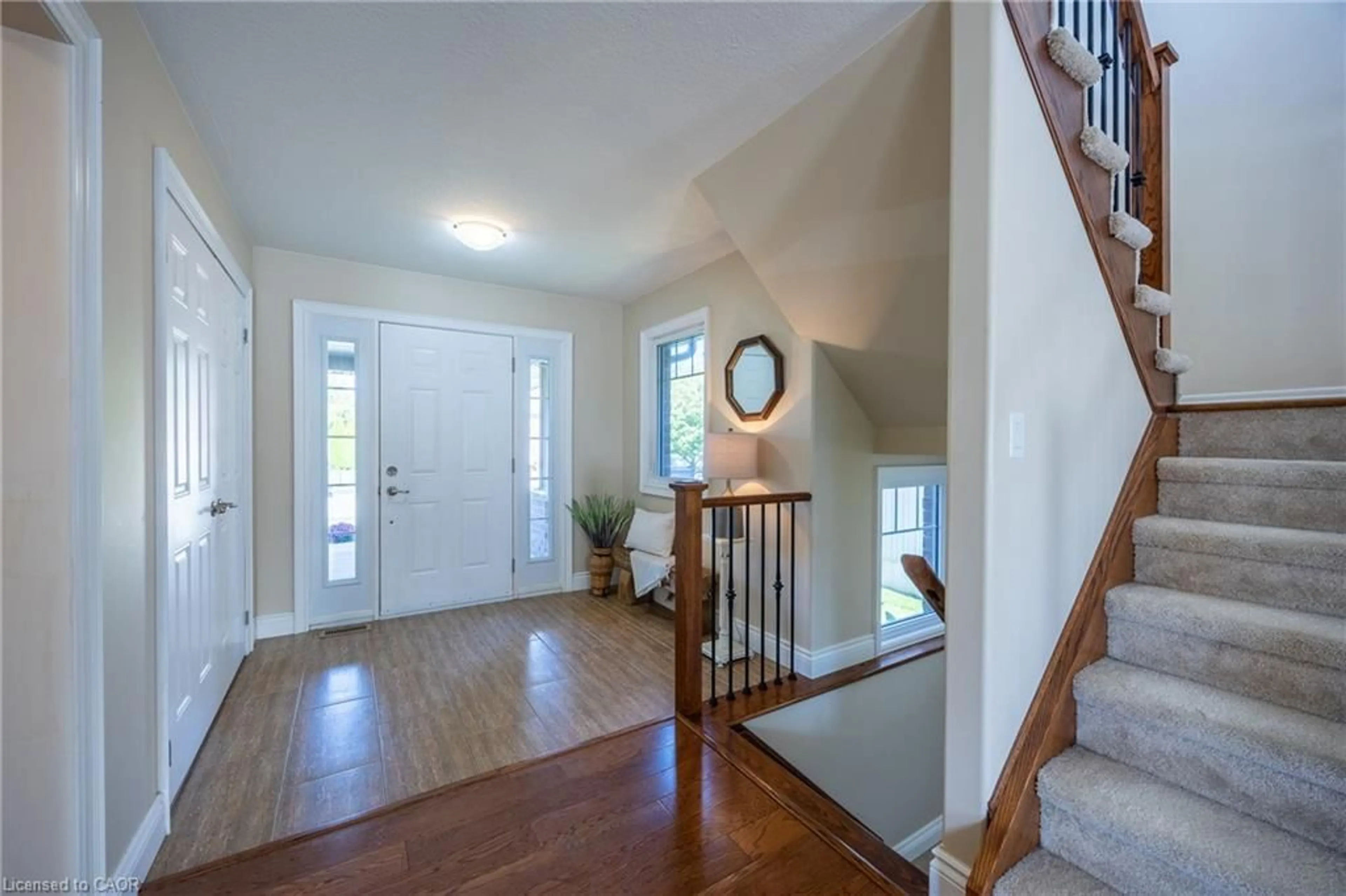 Indoor entryway for 5 Wood Duck Way, Port Rowan Ontario N0E 1M0