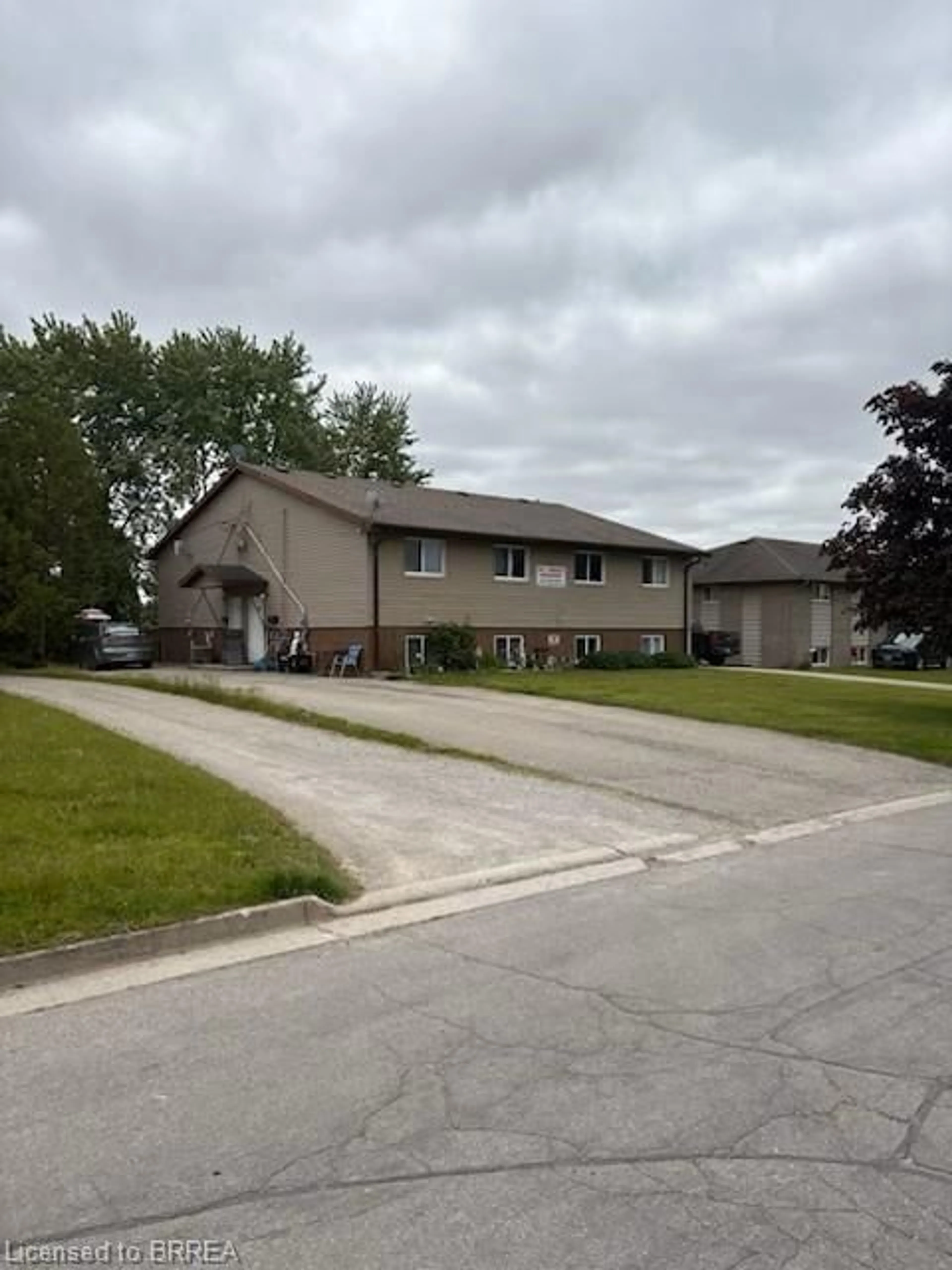Unknown for 166 Crosier St, Delhi Ontario N4B 3B1